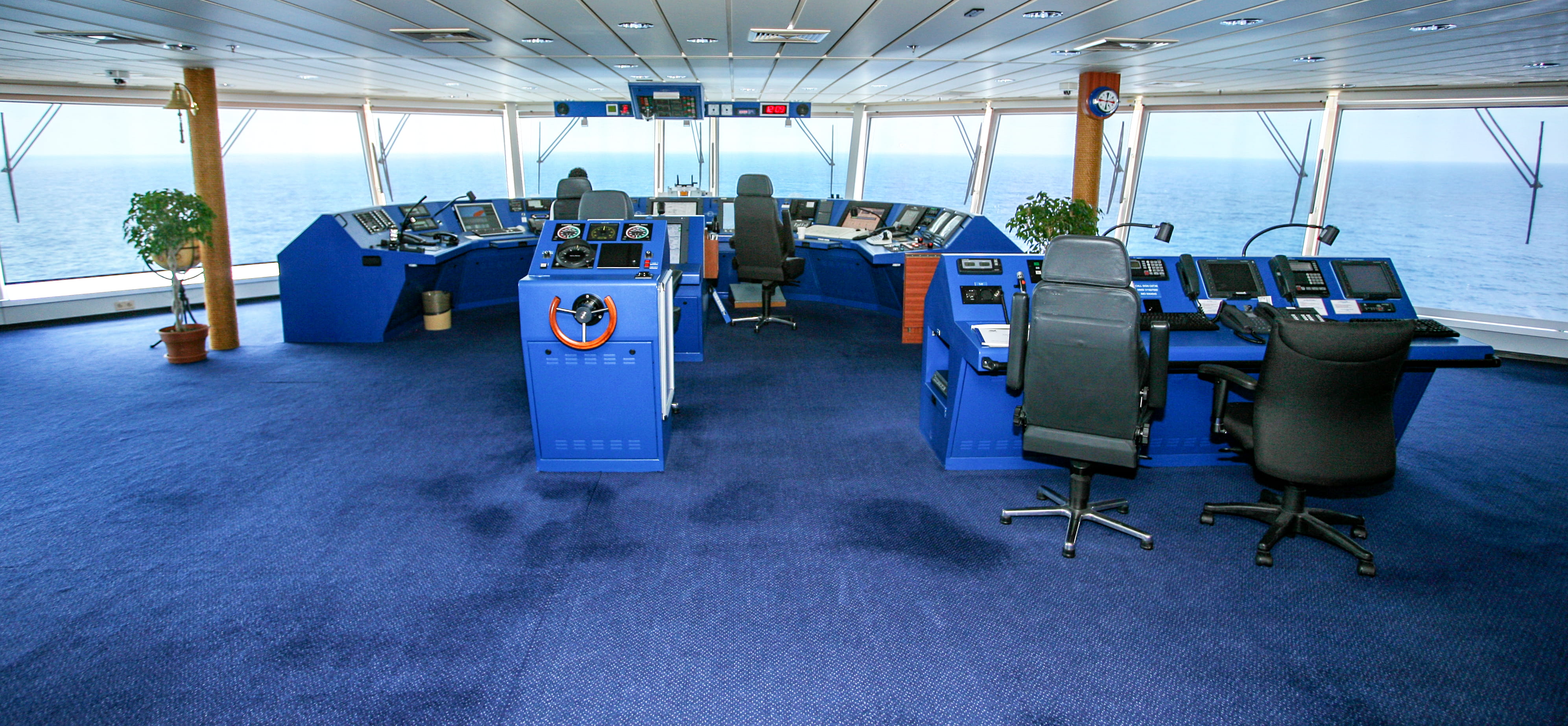 cruise ship, mode of transportation, room, cruise, miami, airport departure area, table, air vehicle, control, airplane, absence, desk, usa, naval, ceiling, HD Wallpaper