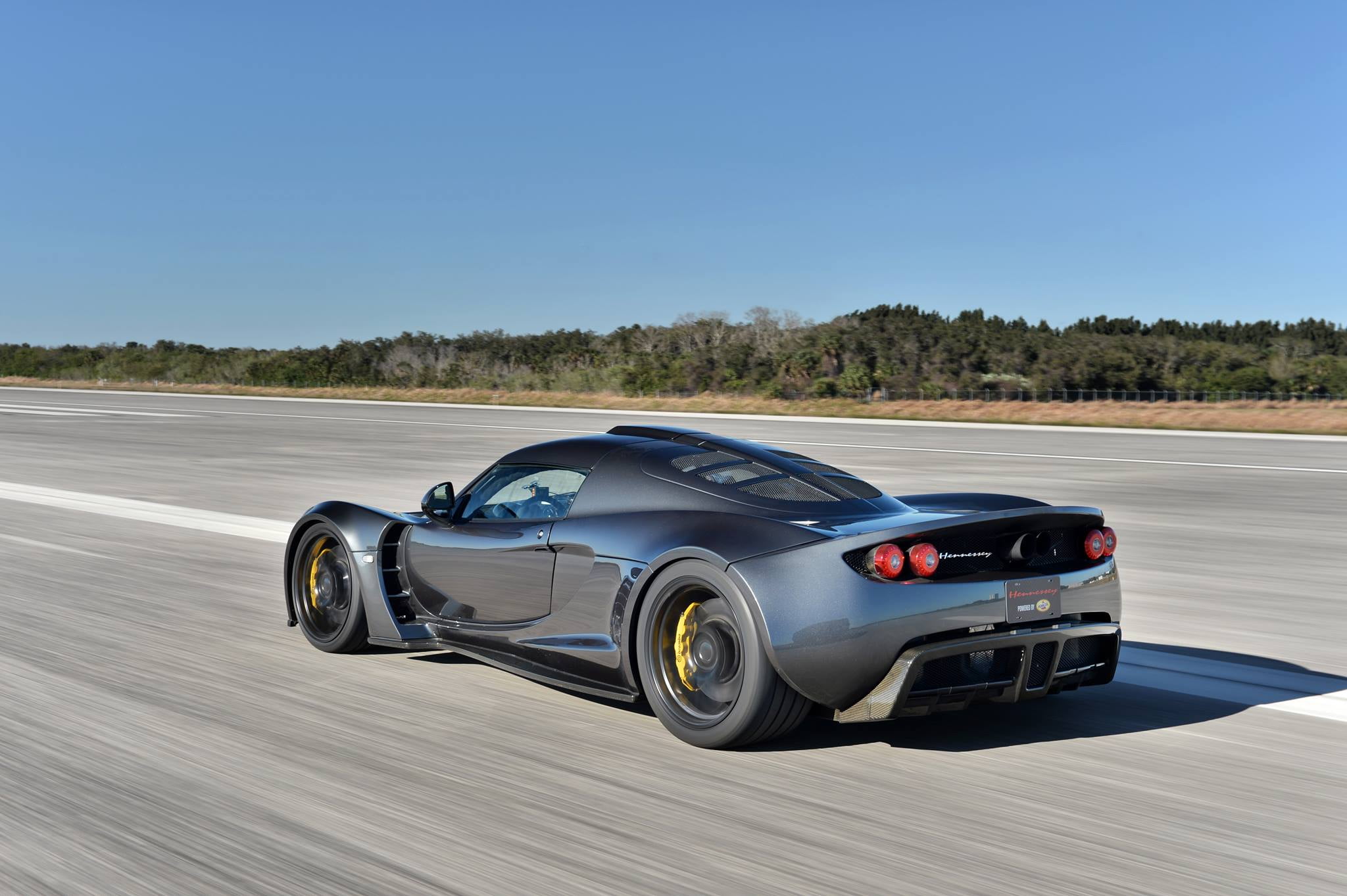 copy space, wheel, vehicle, motion, nature, outdoors, gray, clear sky, transportation, luxury, sunlight, day, tree, sports race, coupe, speed, sports car, HD Wallpaper