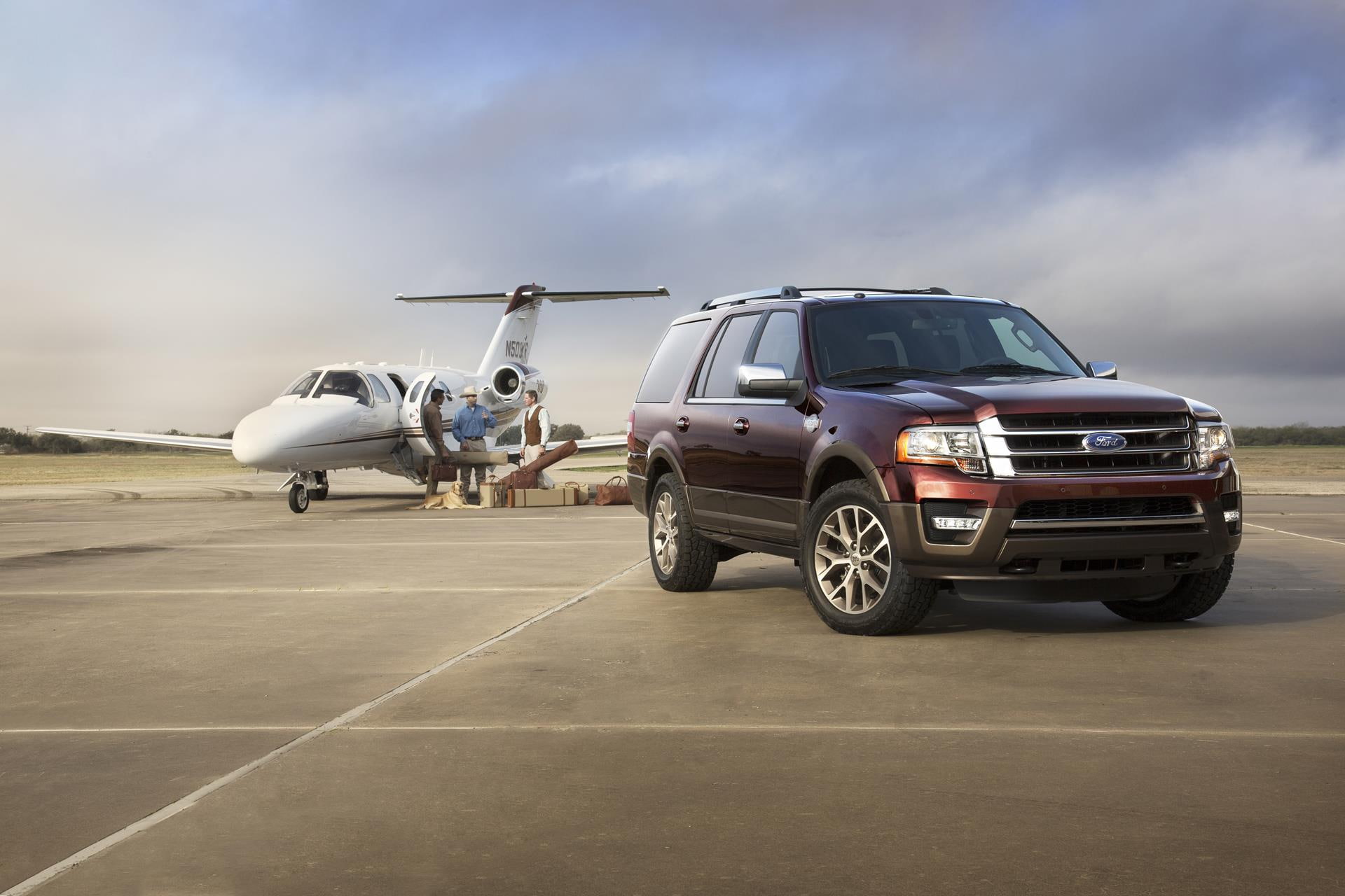 velociraptor, land vehicle, no people, transportation, road, airport, airport runway, airplane, travel, sky, motor vehicle, ford, journey, day, 1080P, HD Wallpaper