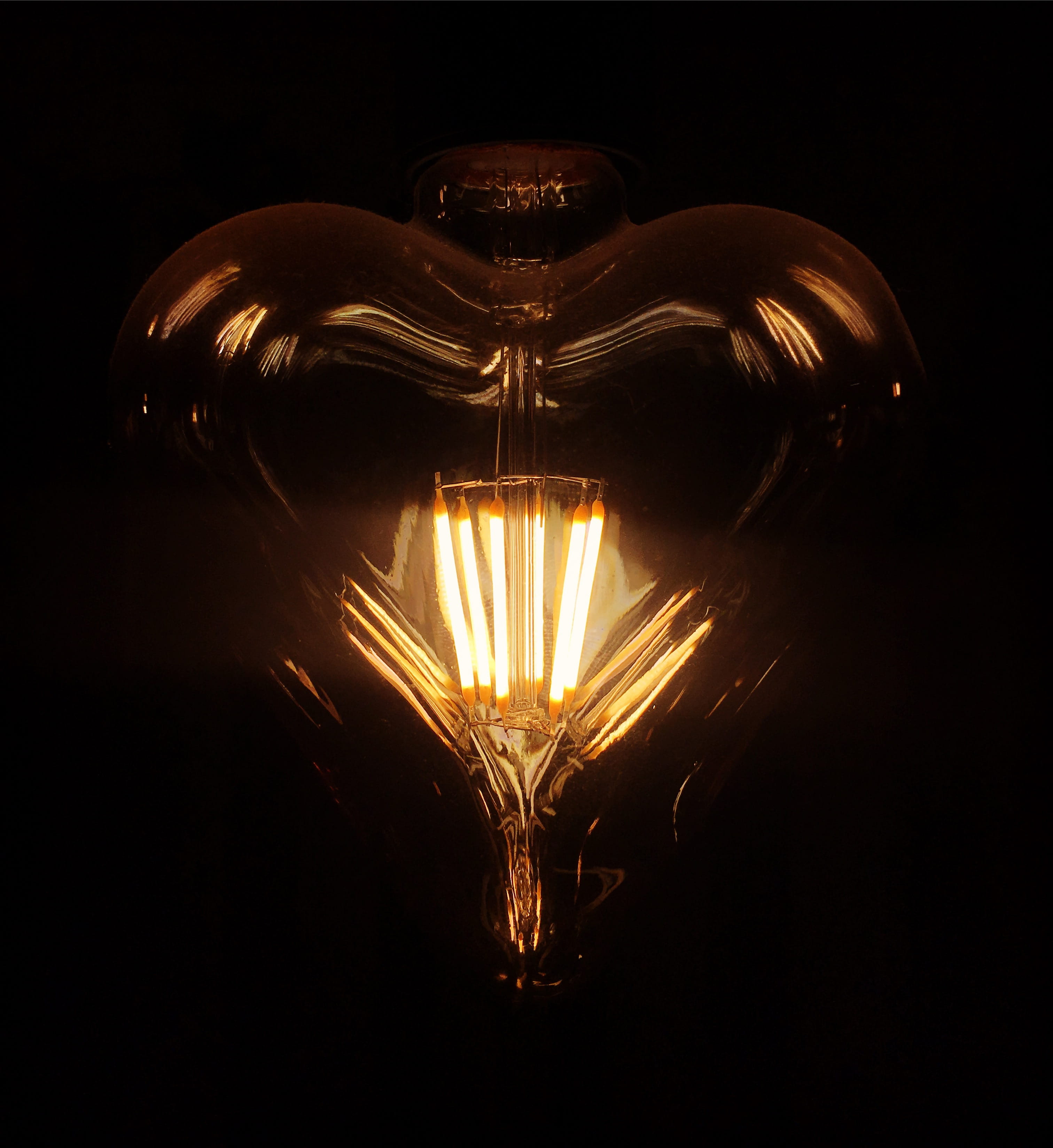 2K, light, light - natural phenomenon, me, electric light, dark, technology, shiny, no people, black background, glowing, filament, heart, love, single object, Phone HD Wallpaper