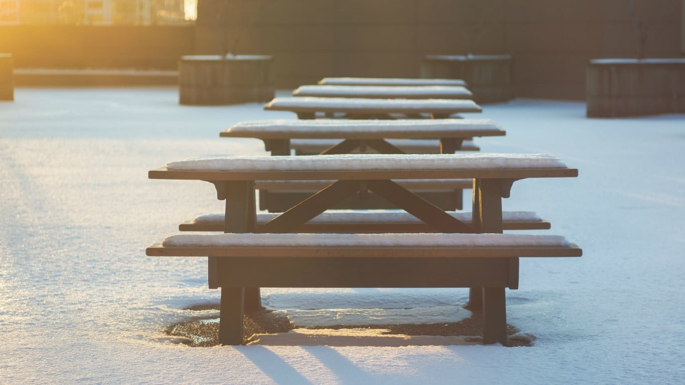 sunlight, absence, outdoors, wood - material, relaxation, rack, winter, snow, focus on foreground, tranquility, 720P, park bench, chair, furniture, seat, HD Wallpaper