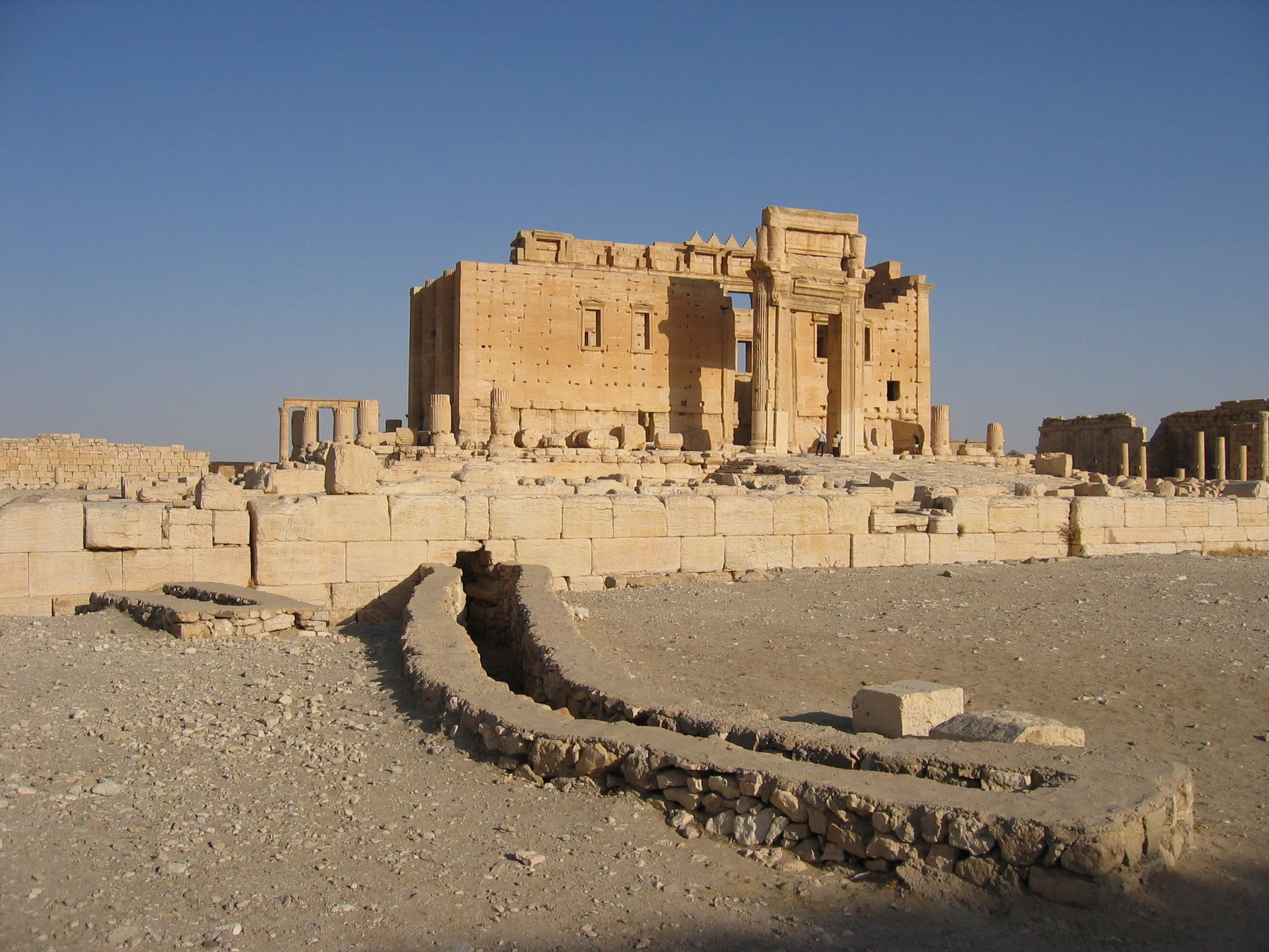 day, travel, architectural column, 1080P, history, Syria, clear sky, no people, building exterior, damaged, The city, the past, Palmyra, beige, sunlight, HD Wallpaper