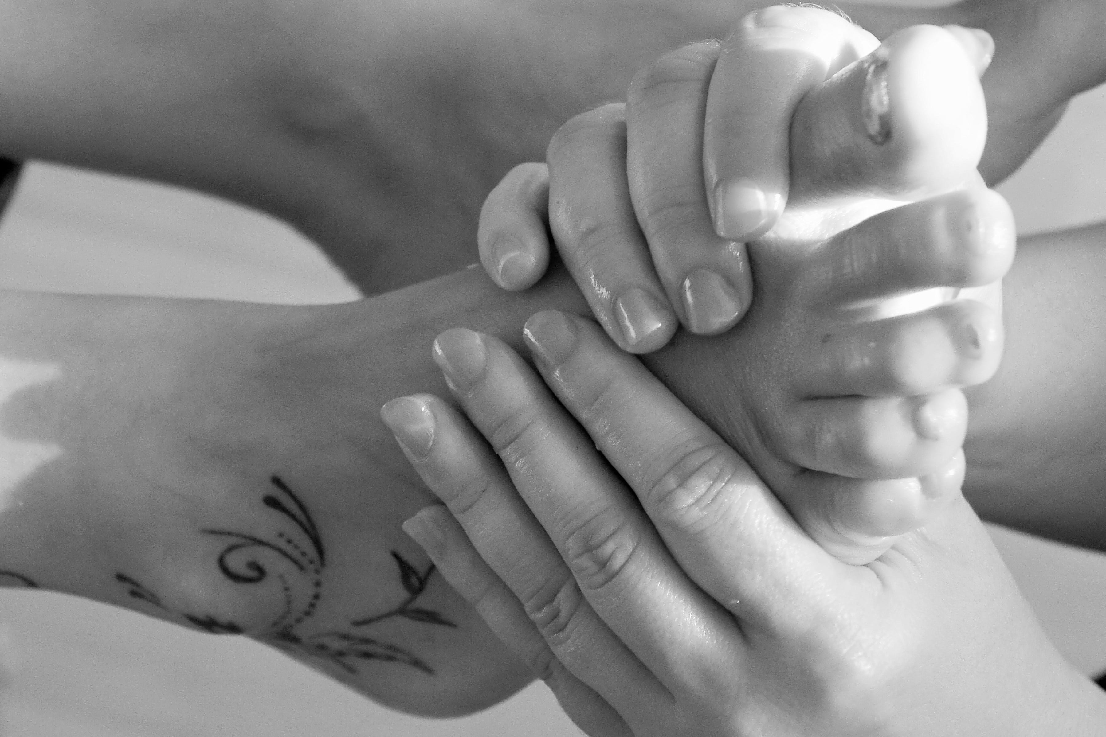 foot, two people, therapy, massaging, bonding, reflexiologie, body part, people, care, adult, hand, human limb, child, childhood, human hand, women, men, HD Wallpaper