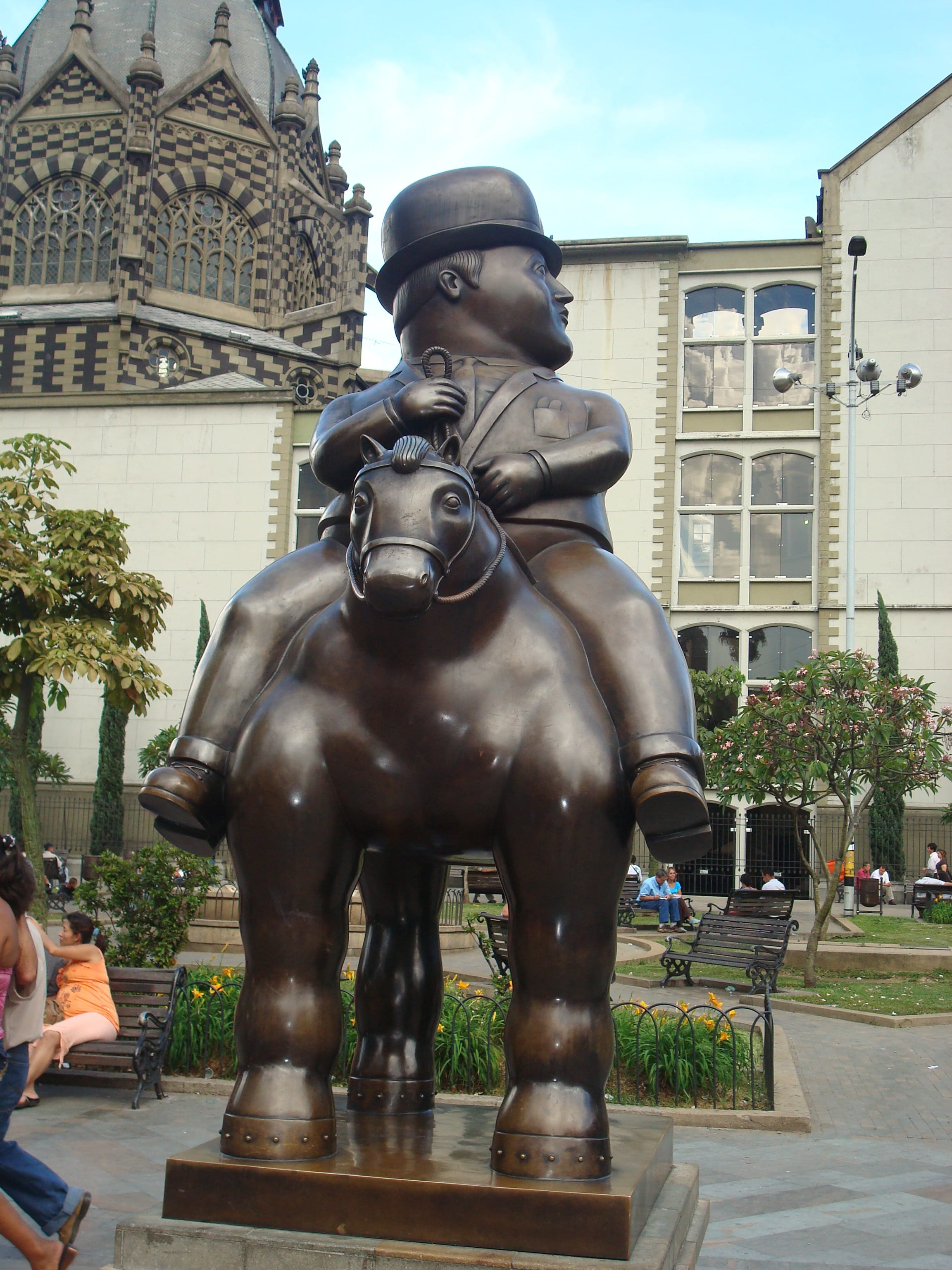 Botero, art and craft, the past, outdoors, representation, art, metal work, Statue, architecture, built structure, horse, famous Place, creativity, plant, Phone HD Wallpaper