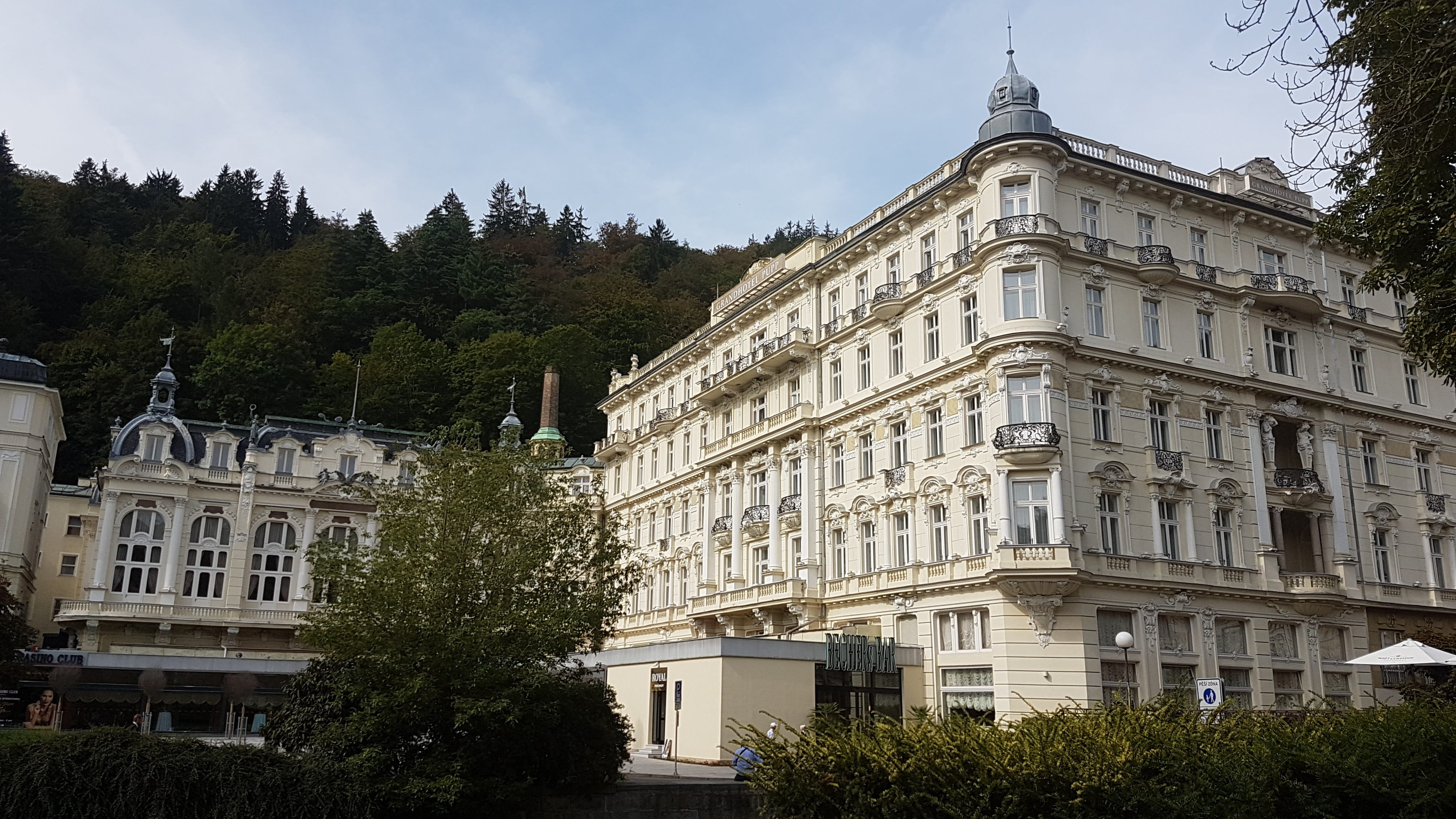 tree, travel destinations, mansion, house, Spa, apartment, outdoors, building, no people, plant, city, 4K, history, travel, residential district, built structure, HD Wallpaper