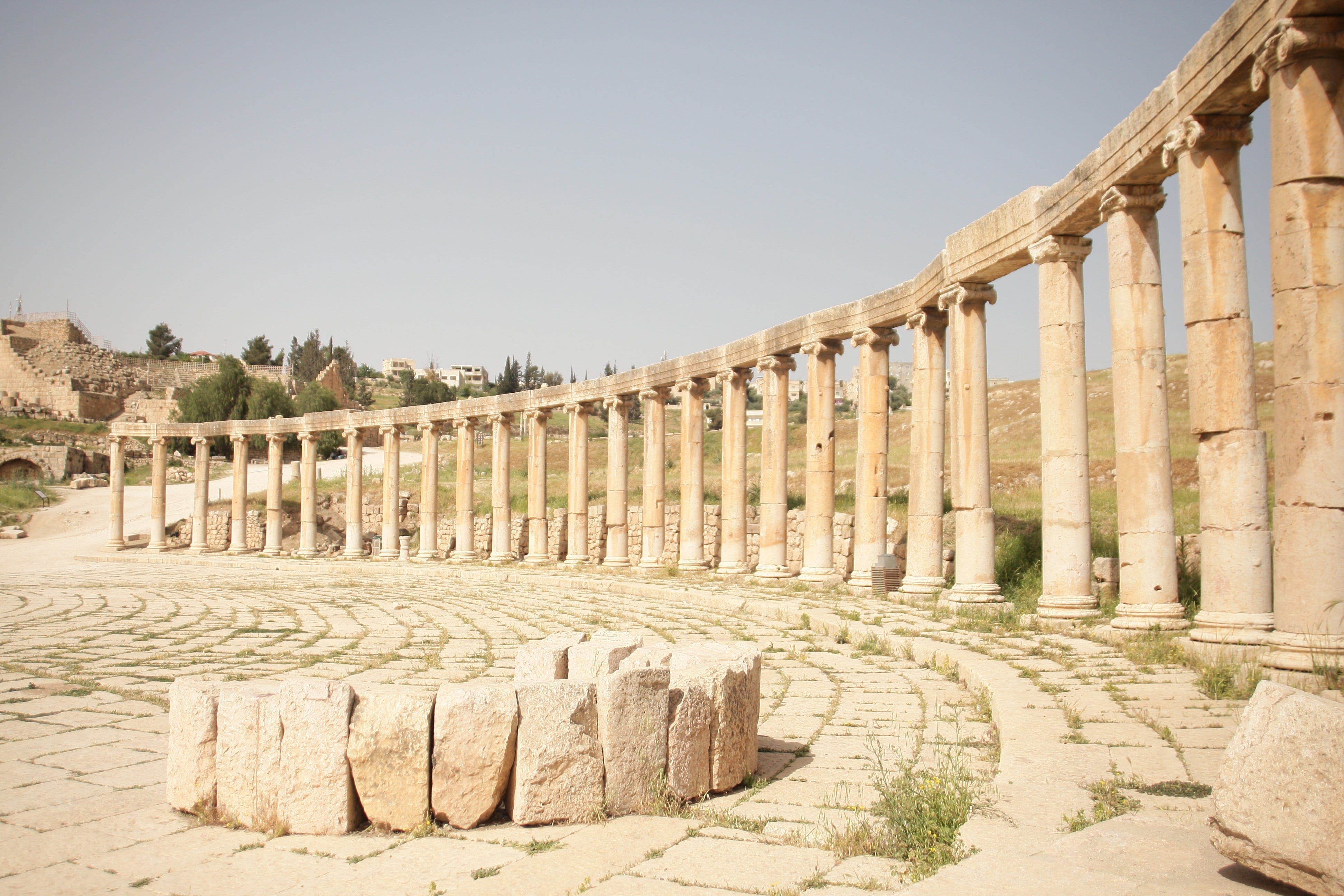 no people, day, in a row, ruin, colonnade, nature, sky, old, 4K, stone, architecture, travel destinations, architectural column, clear sky, outdoors, column, HD Wallpaper