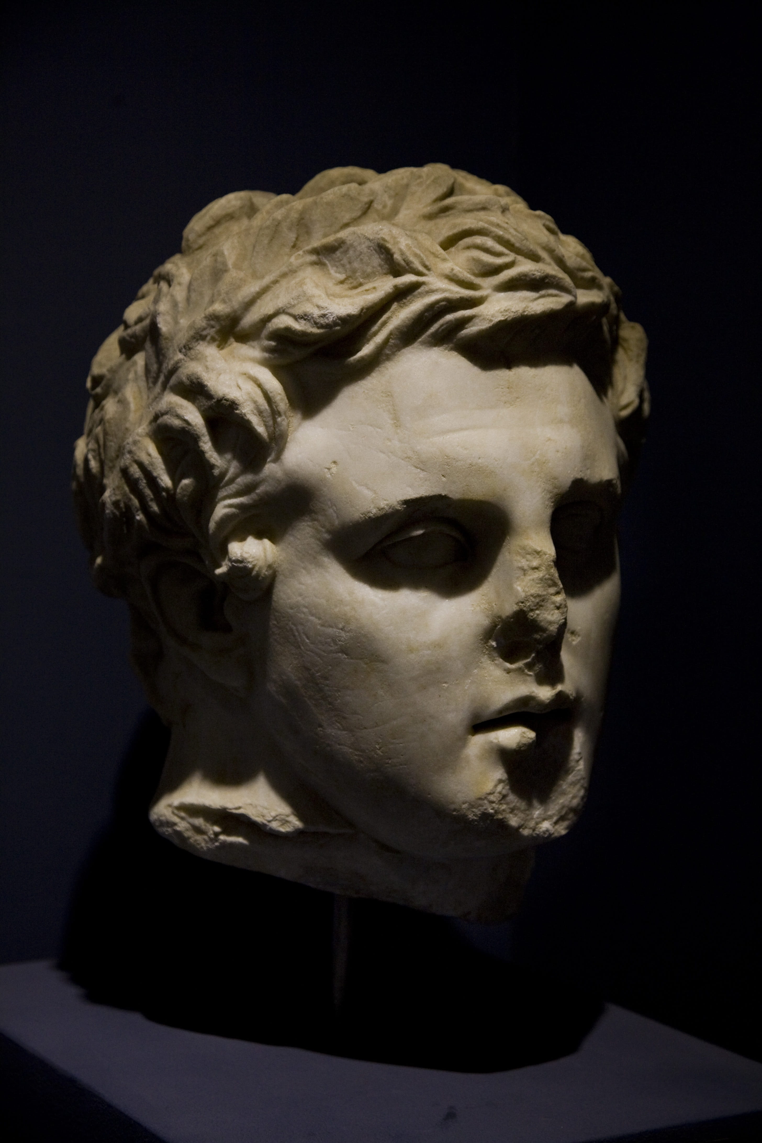 human, aesthetics, beauty, 4K, bust, carving, person, low angle view, close-up, representation, art, byzantine, mythology, human representation, no people, Phone HD Wallpaper