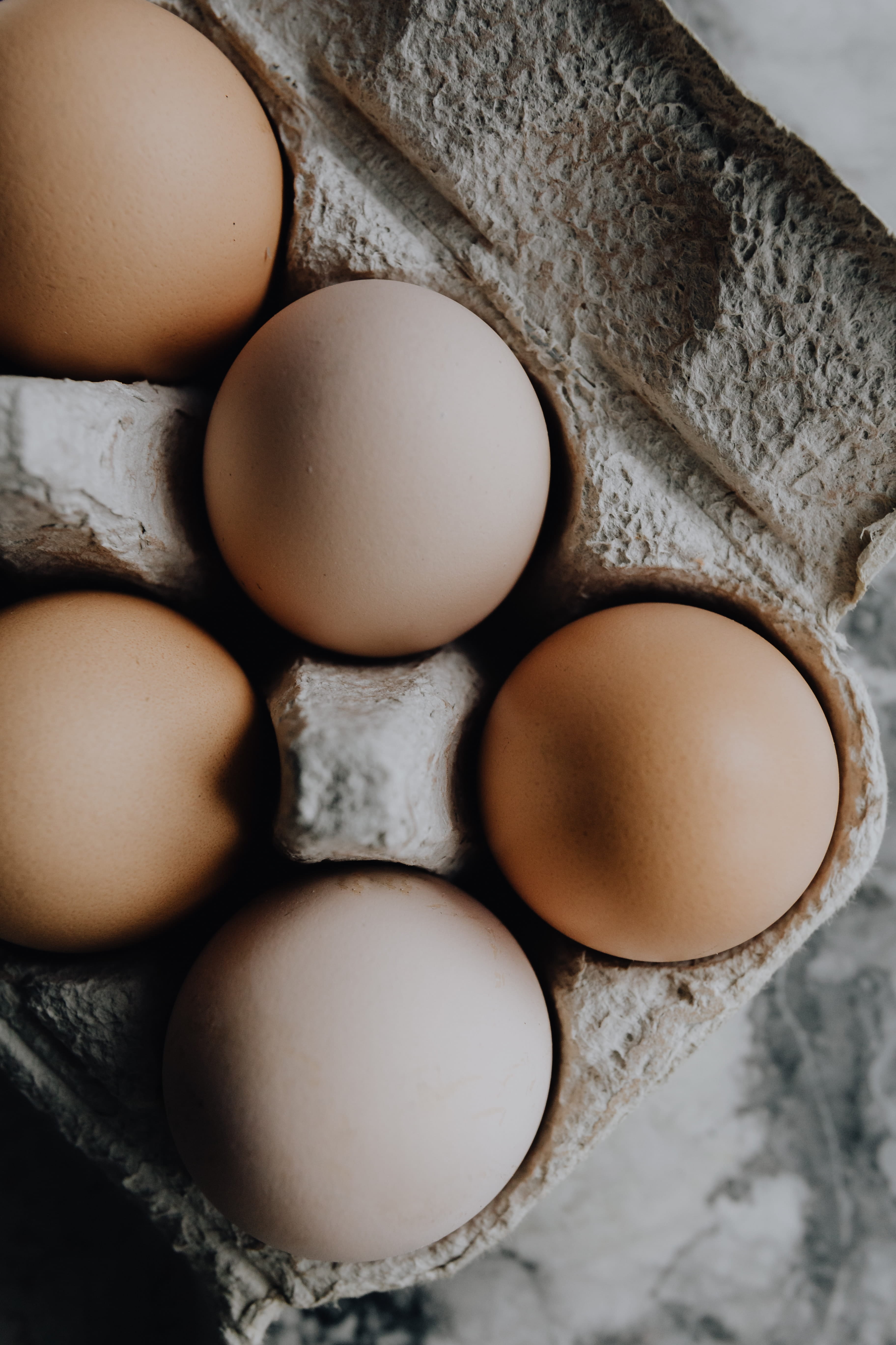 food, group of objects, indoors, eggs, still life, fragility, raw food, food and drink, healthy eating, easter, egg, high angle view, in a row, egg carton, Phone HD Wallpaper