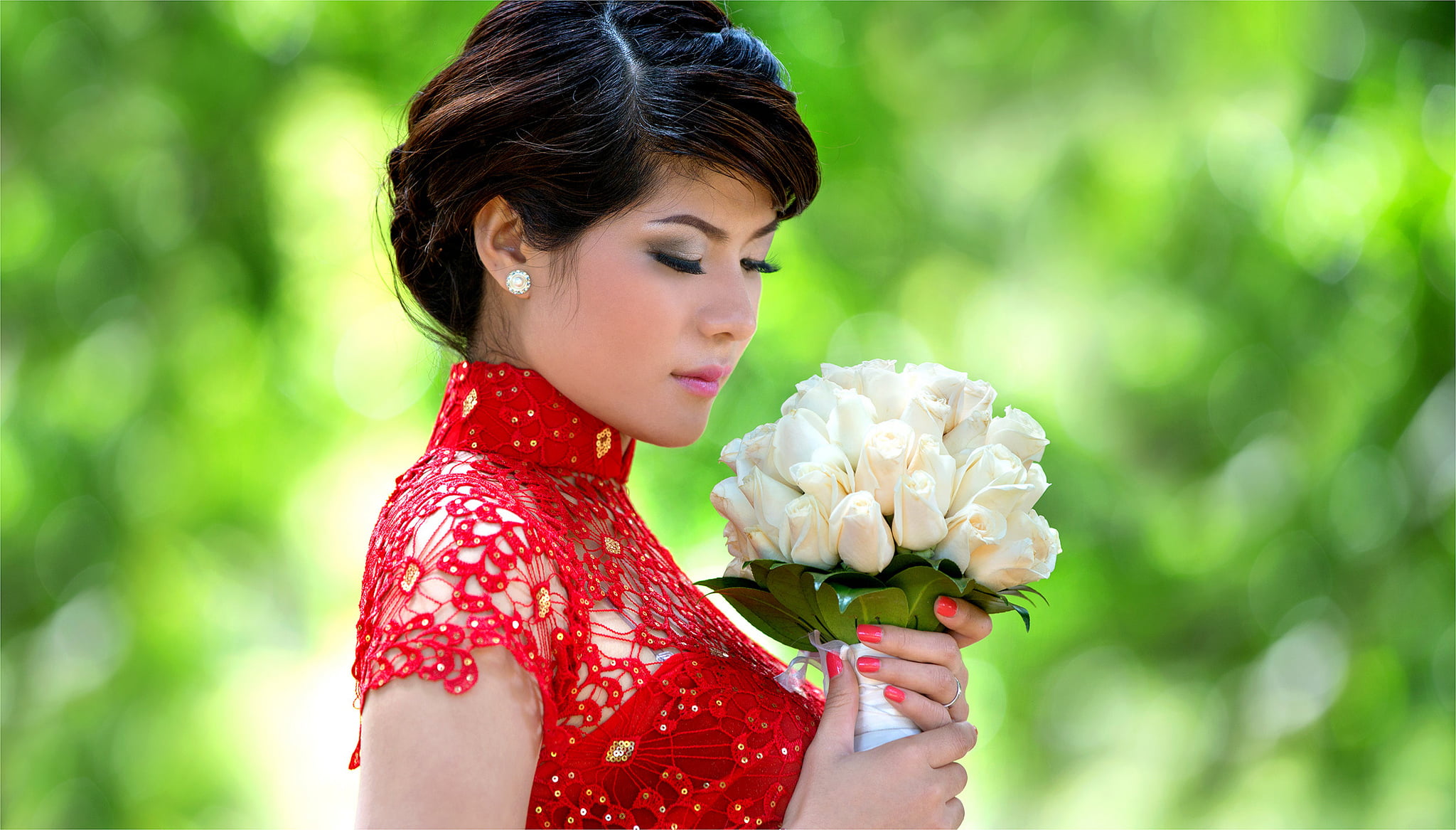 beautiful woman, fashion, lifestyles, outdoors, 1080P, flower, rose, portrait, elegance, happiness, one Person, flower arrangement, nature, adult, plant, HD Wallpaper