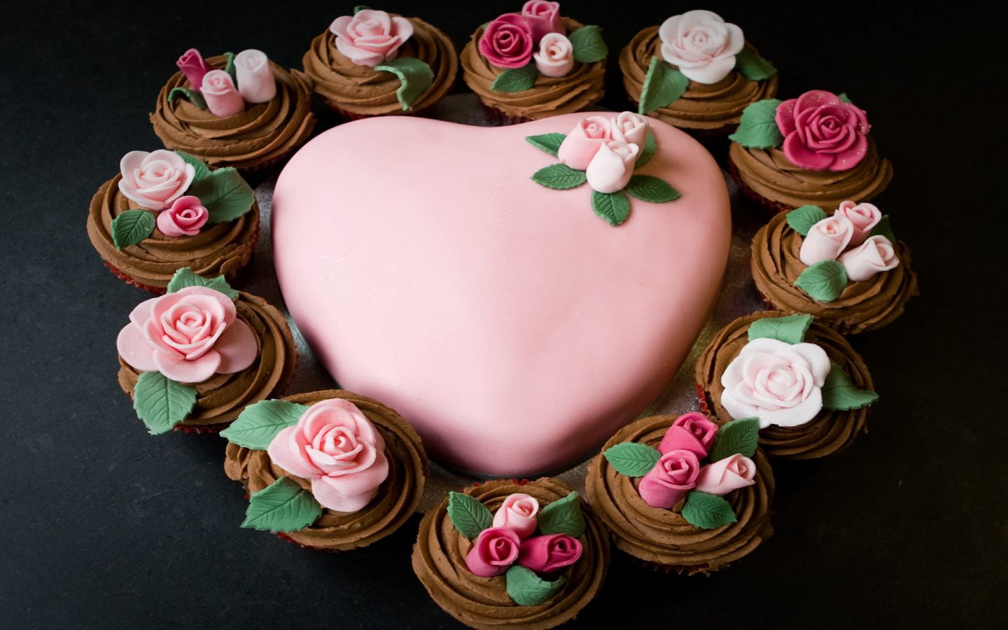 sweet food, temptation, cupcakes, flower, brown, 720P, plant, Valentine Day, flowering plant, close-up, indoors, no people, food, rose - flower, freshness, HD Wallpaper