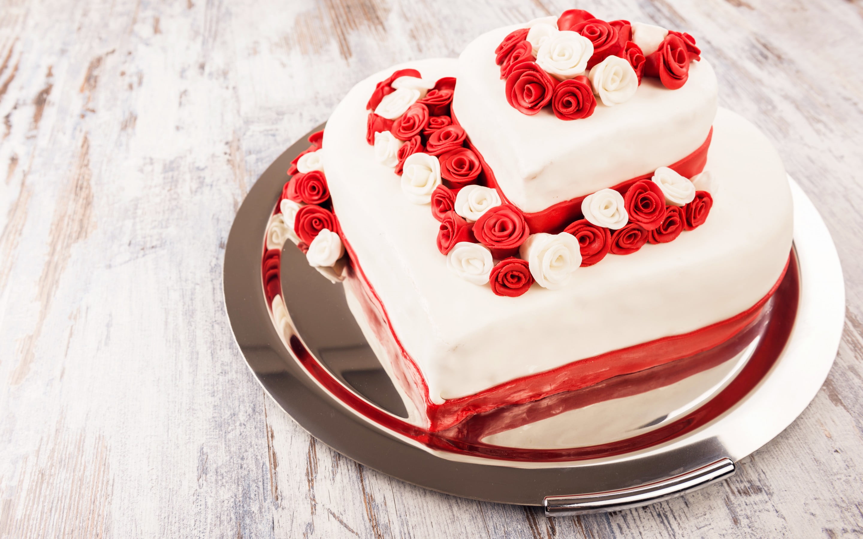 indoors, 2K, Festivals / Holidays, table, flowers, baked, positive emotion, dessert, still life, celebration, rose, heart shape, cake, red, freshness, HD Wallpaper