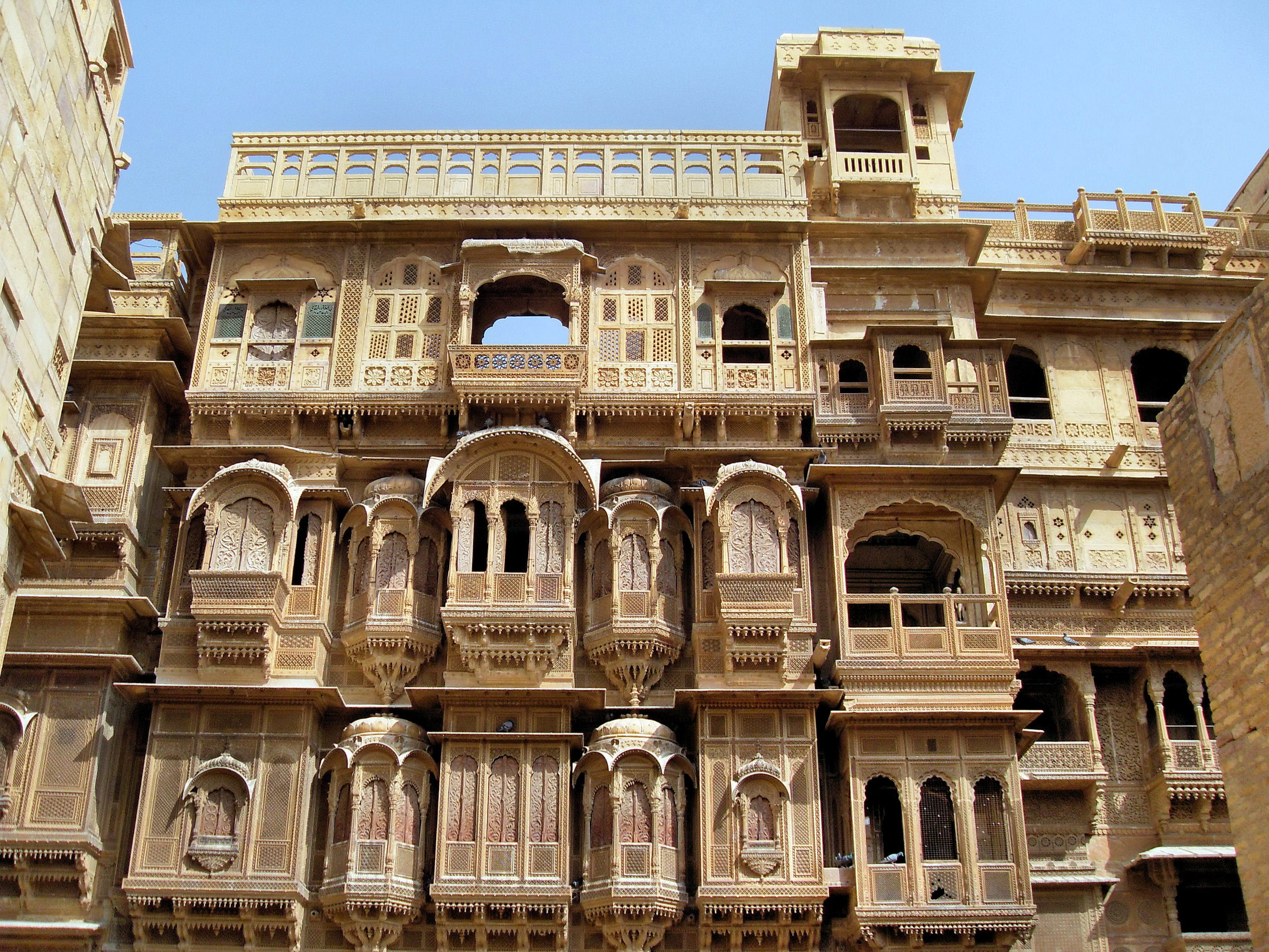 sunlight, ancient civilization, india, palace, windows, architectural column, clear sky, arch, decoration, jaipur, travel, built structure, 2K, no people, HD Wallpaper