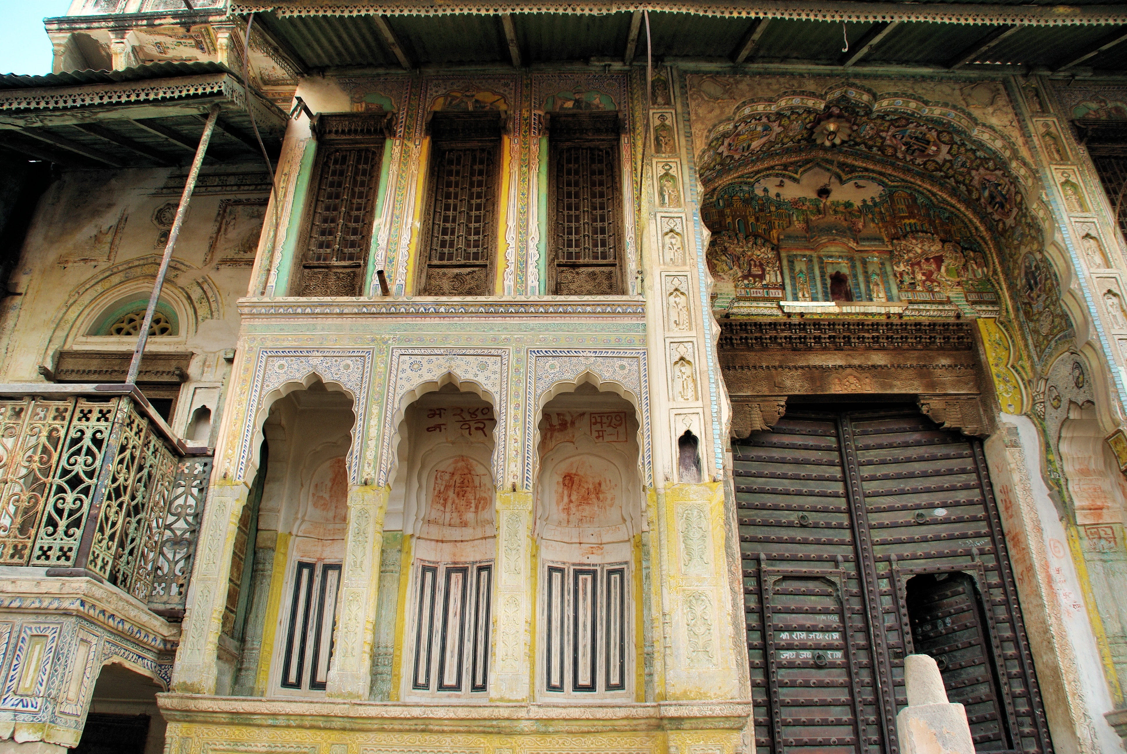 religion, door, paintings, the past, architectural column, building exterior, craft, window, Mandawa, travel destinations, low angle view, day, Rajastan, HD Wallpaper