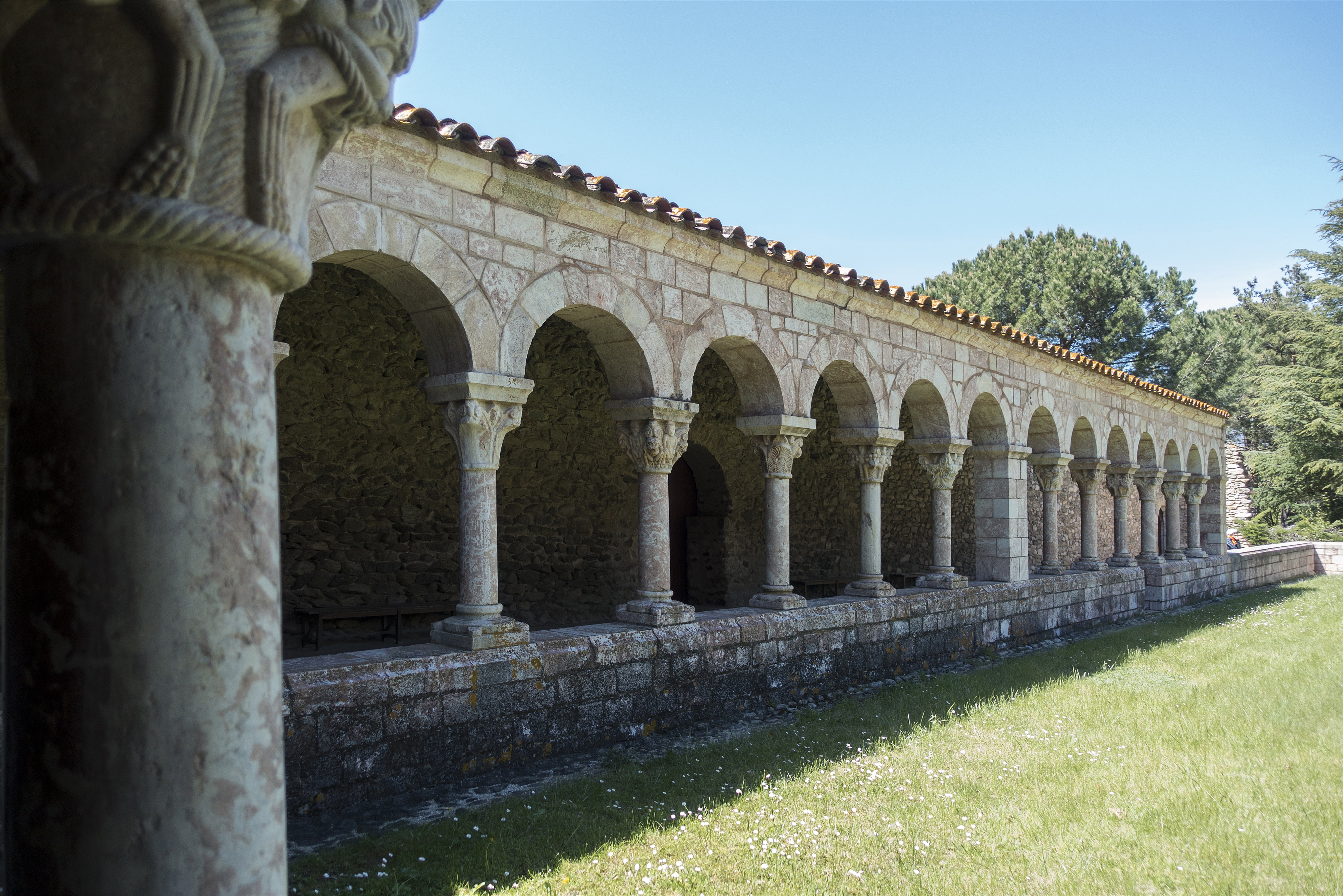 saint-michel cuxa, architectural column, outdoors, sky, the past, grass, 5K, france, building exterior, day, cloister, benedictine, heritage, pre-romanesque art, HD Wallpaper