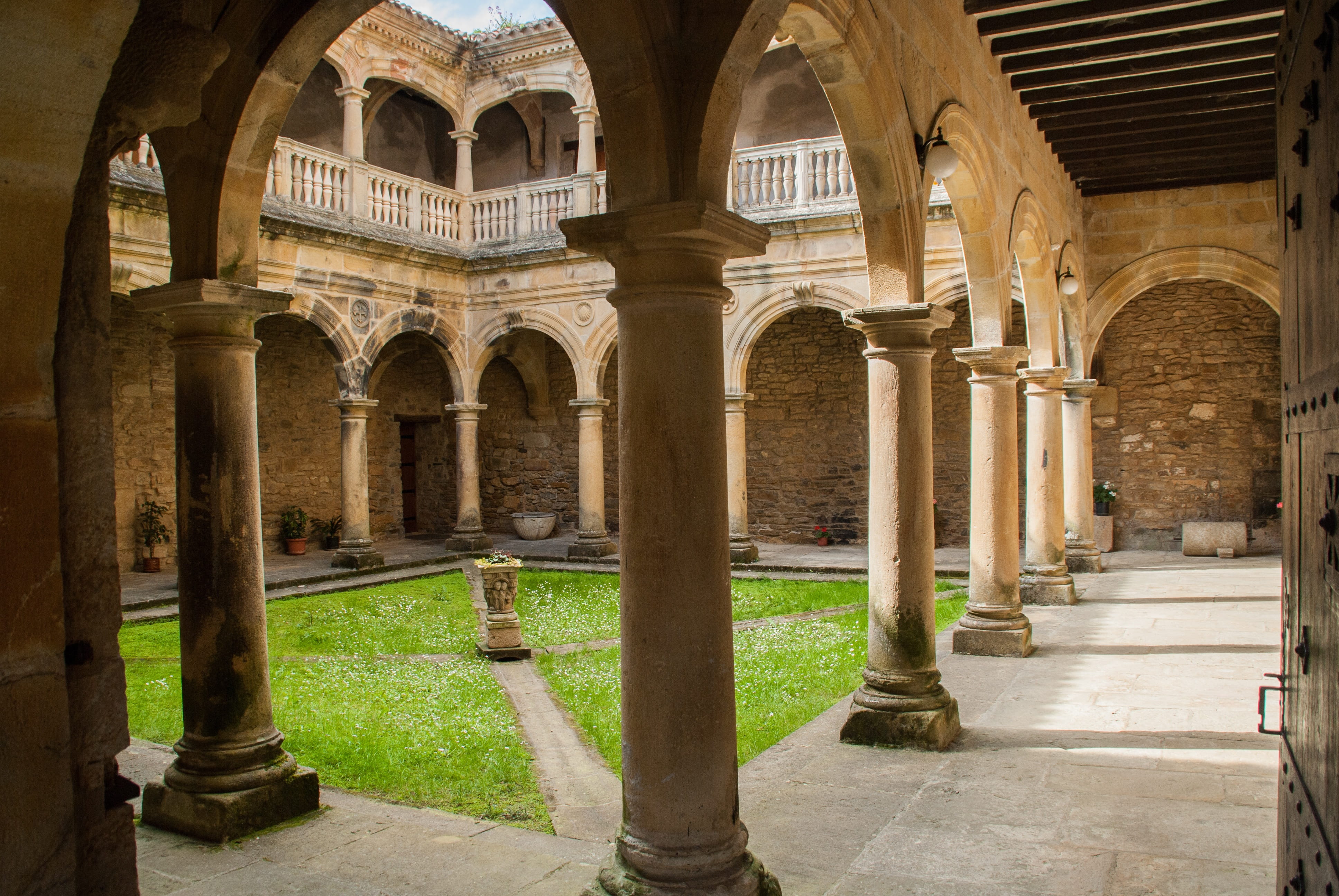 outdoors, 4K, architecture, cloister, no people, corridor, sanctuary, arch, nature, architectural column, travel, tourism, convent, arches, ornate, built structure, HD Wallpaper