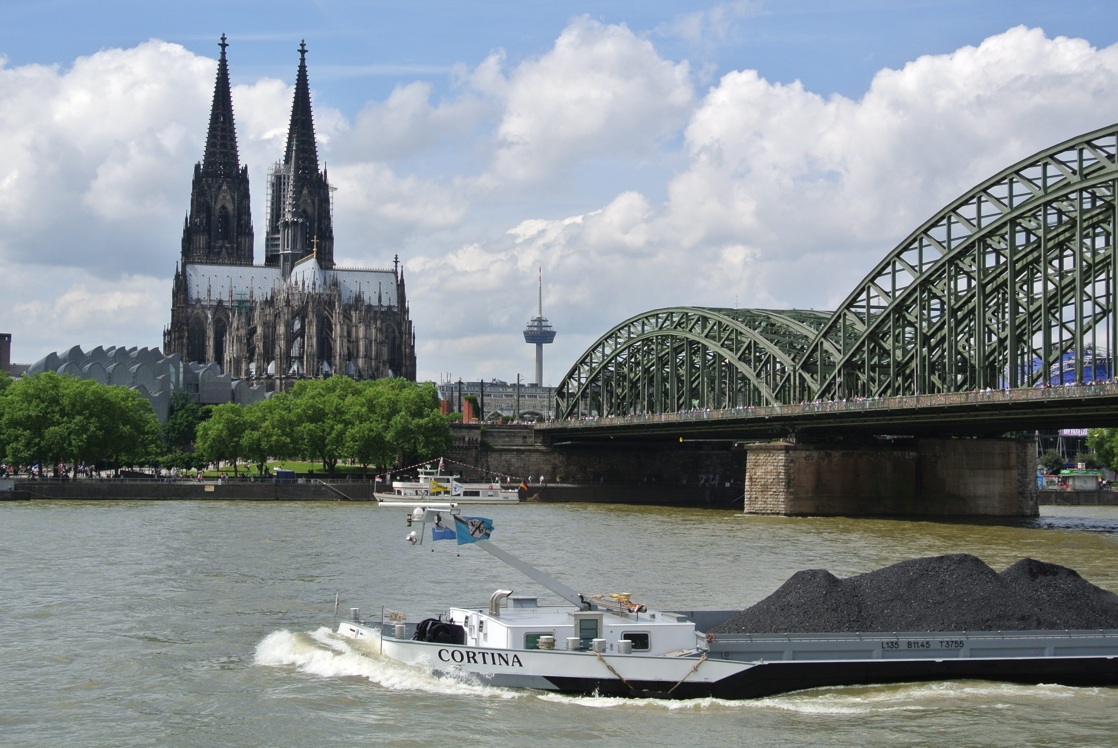 passenger craft, shipping, familia, building exterior, sky, cologne on the rhine, cathedral, 4K, arch bridge, bridge, built structure, water, nautical vessel, HD Wallpaper
