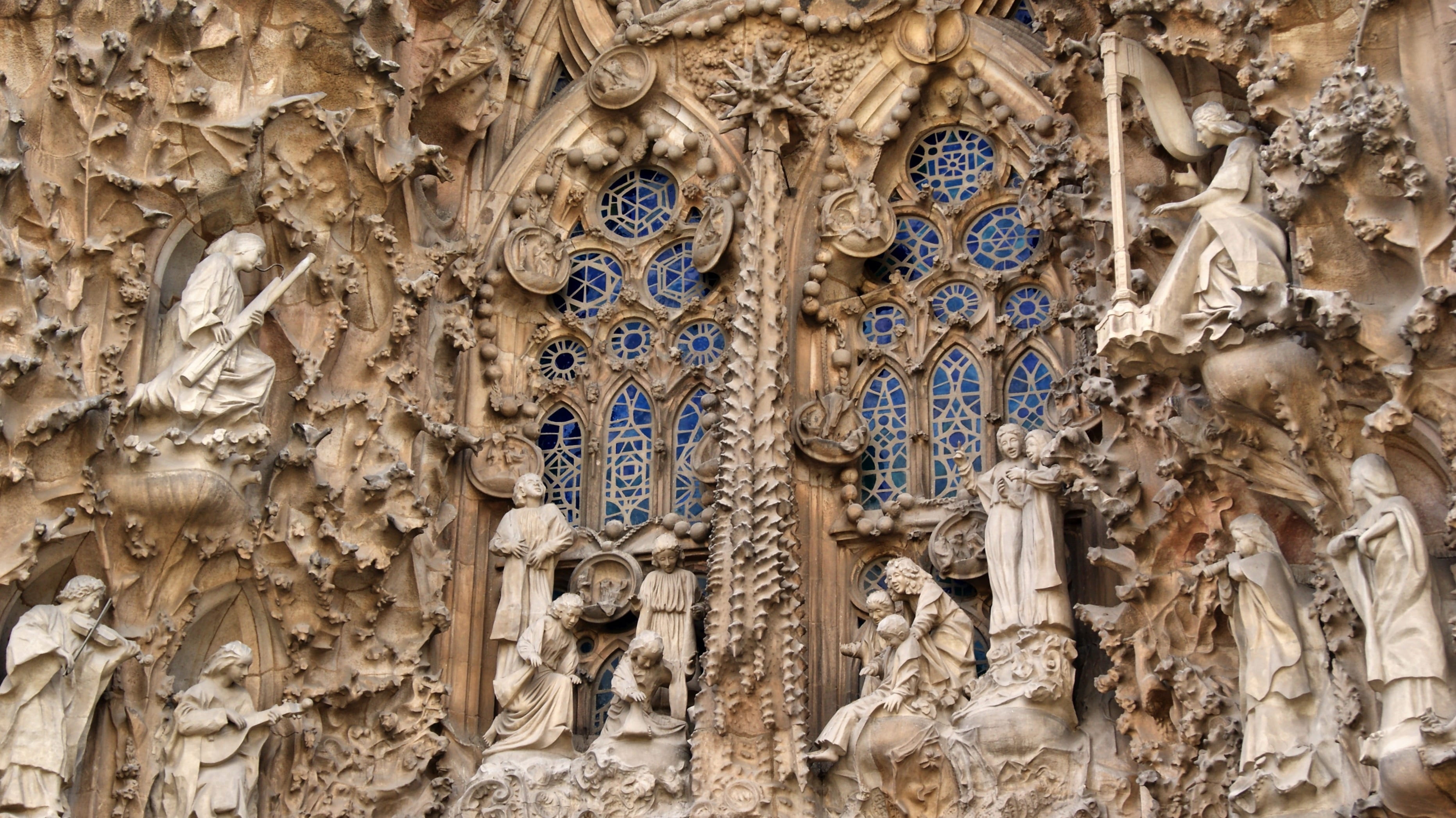 barcelona, the past, place of worship, no people, carving - craft product, male likeness, art and craft, church, religion, built structure, creativity, HD Wallpaper