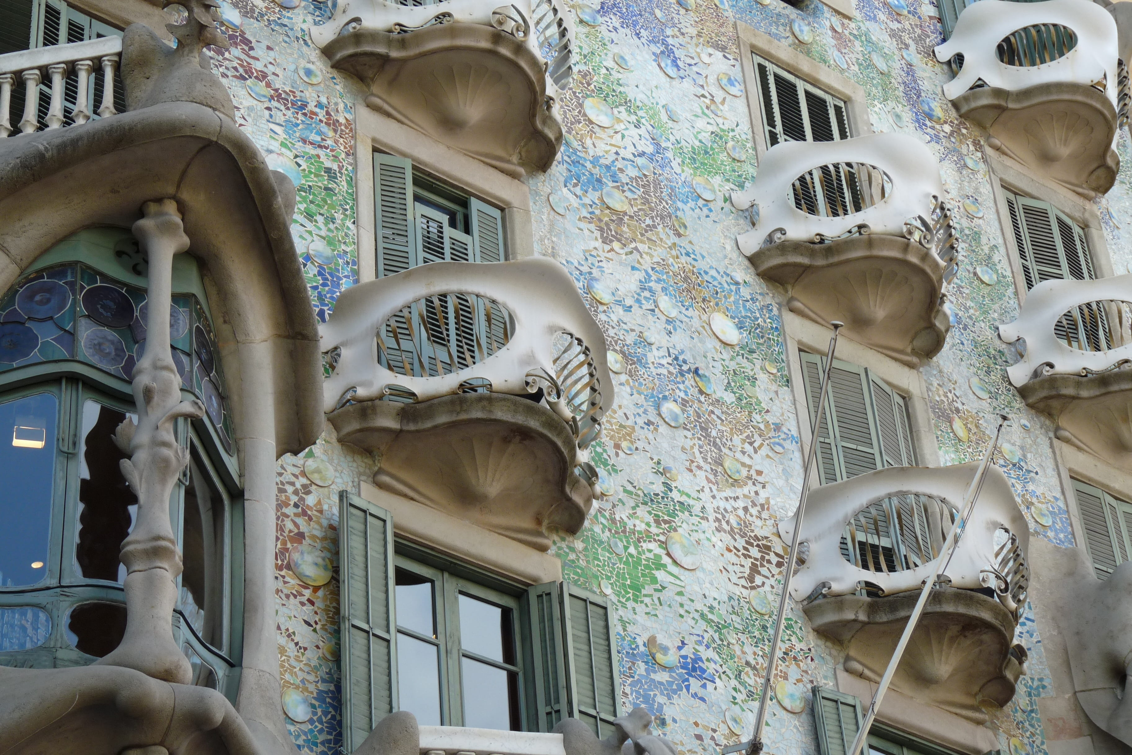 arch, real people, building, creativity, monument, wall - building feature, 2K, antonio gaudí, barcelona, history, the past, old, gaudi, world heritage, HD Wallpaper