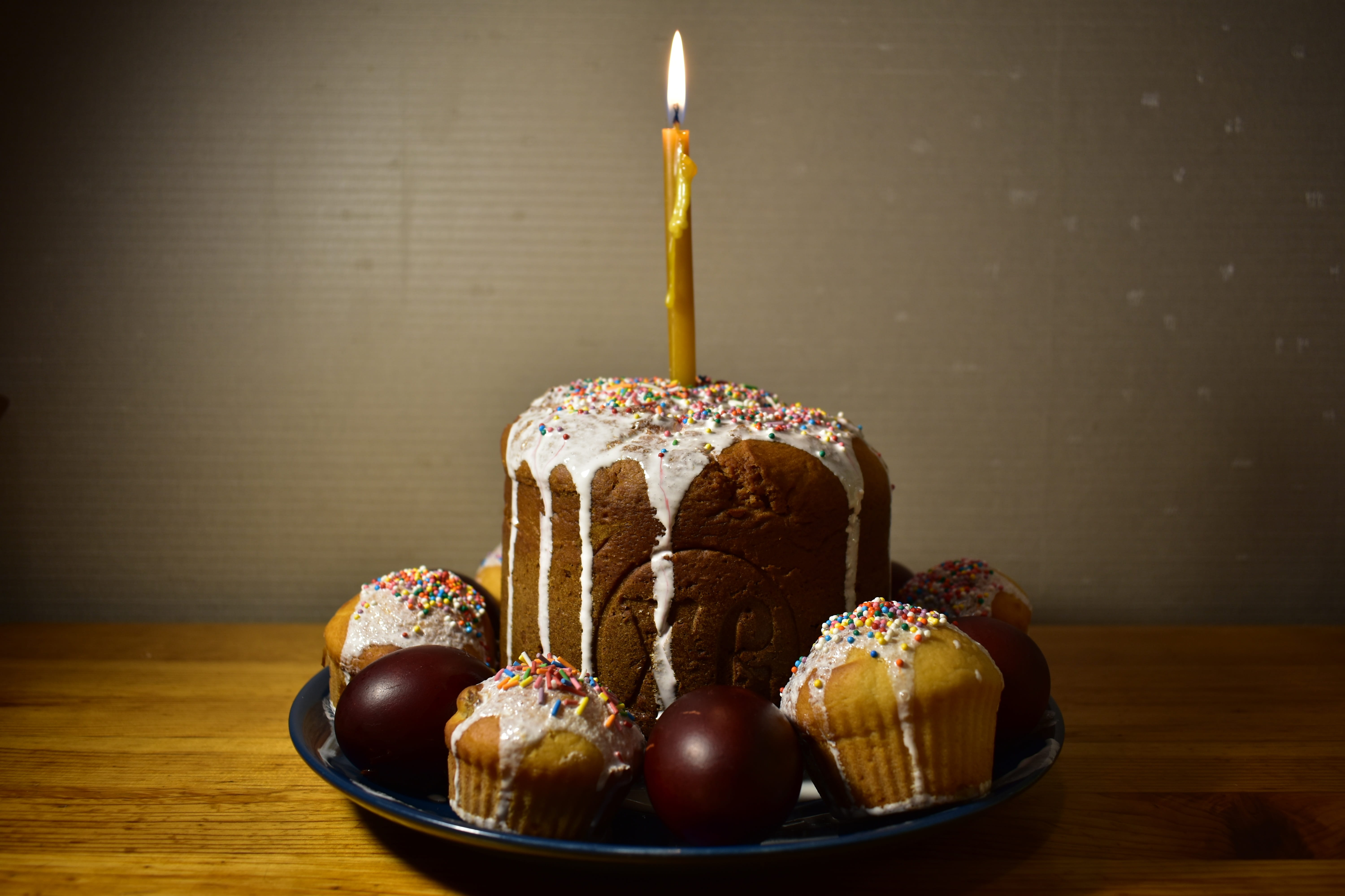 fire, candle, indulgence, muffin, darkness, dessert, 5K, temptation, still life, birthday candles, baked, table, unhealthy eating, no people, easter cake, HD Wallpaper