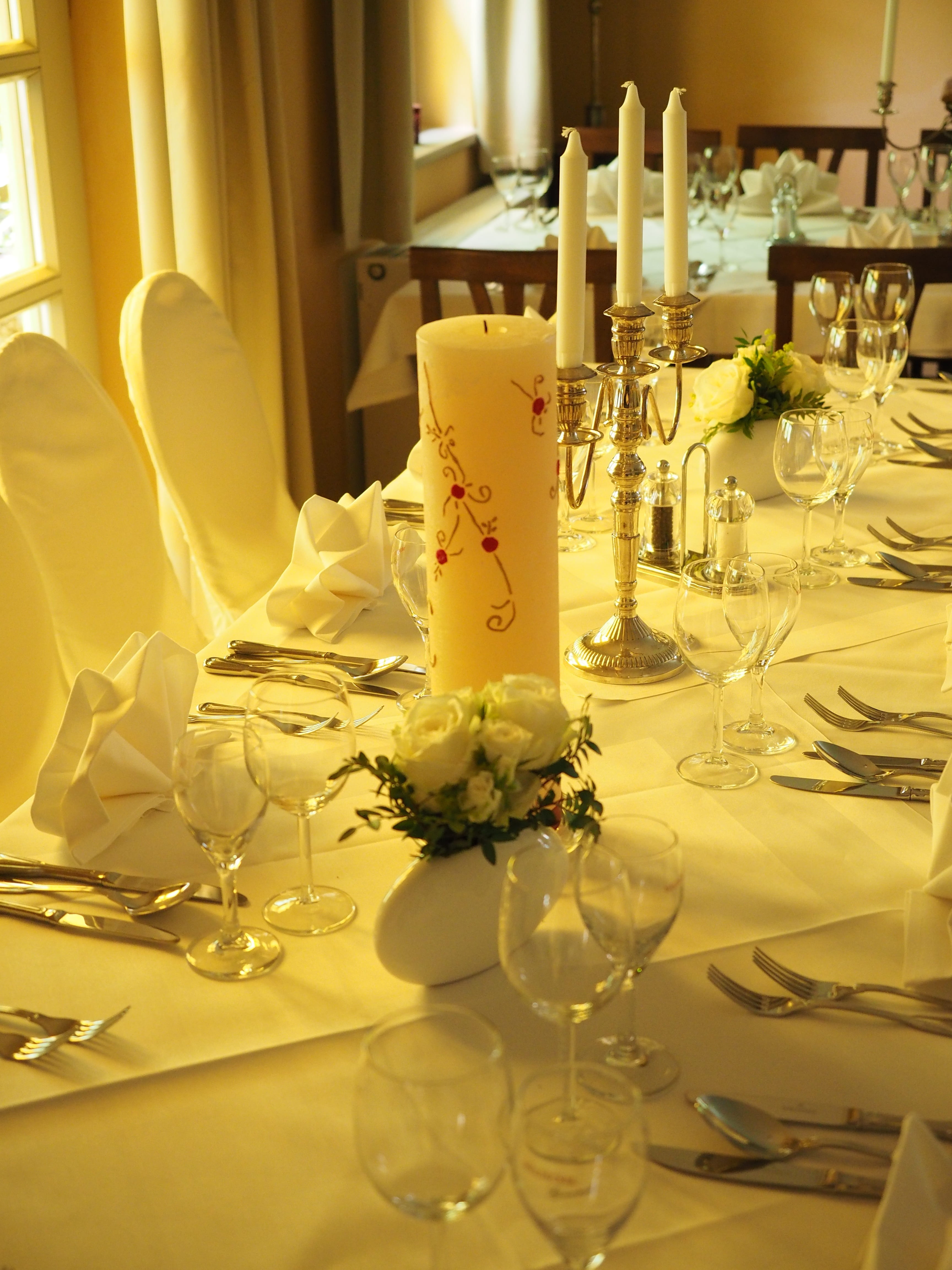 business, wedding table, banquet, table, food and drink, luxury, place setting, household equipment, romance, glass, dining table, white, 4K, wedding, Phone HD Wallpaper