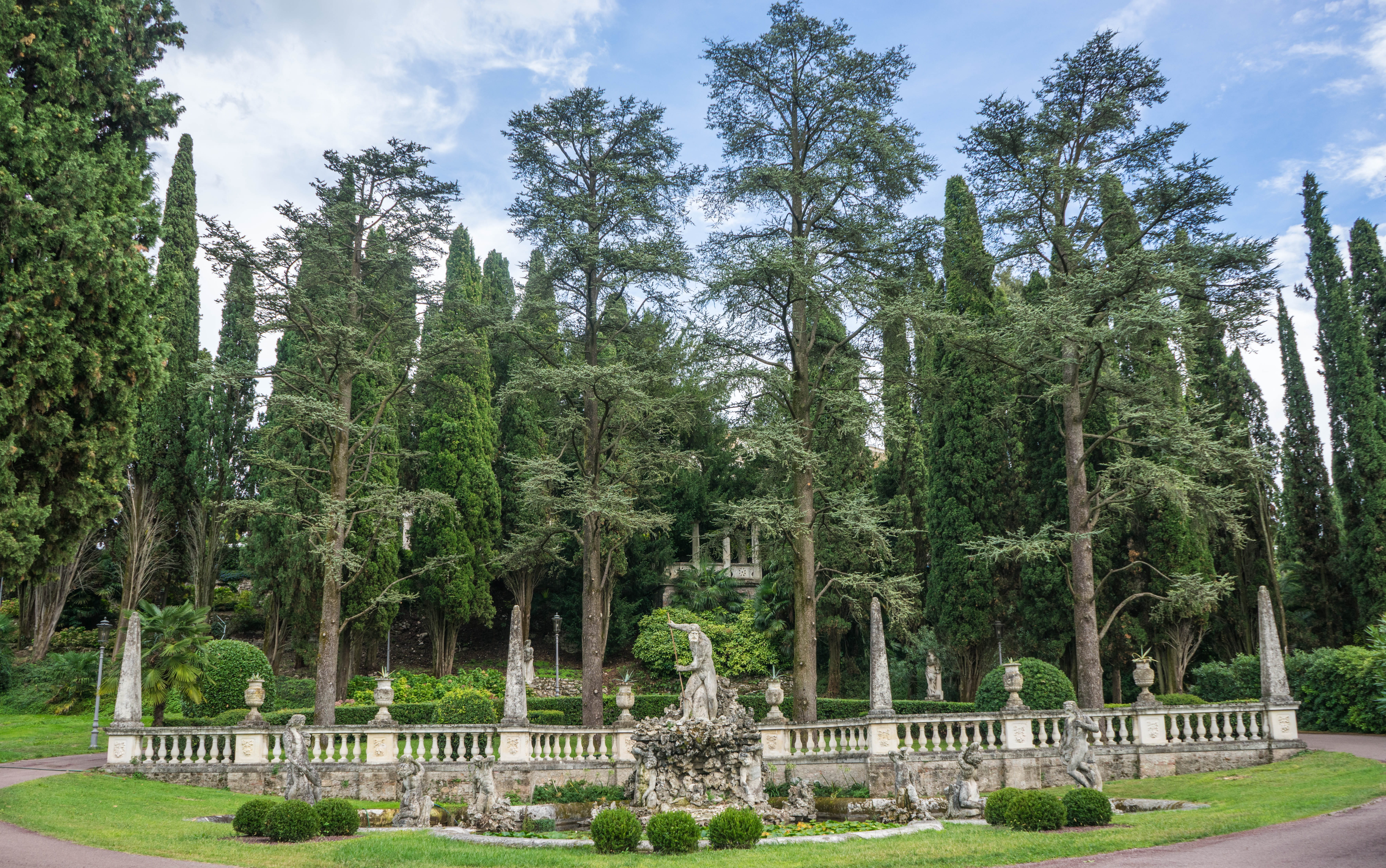 tree, villa cortine palace, holiday, grass, built structure, statues, day, 5K, building exterior, resort, park - man made space, pond, green color, grave, HD Wallpaper