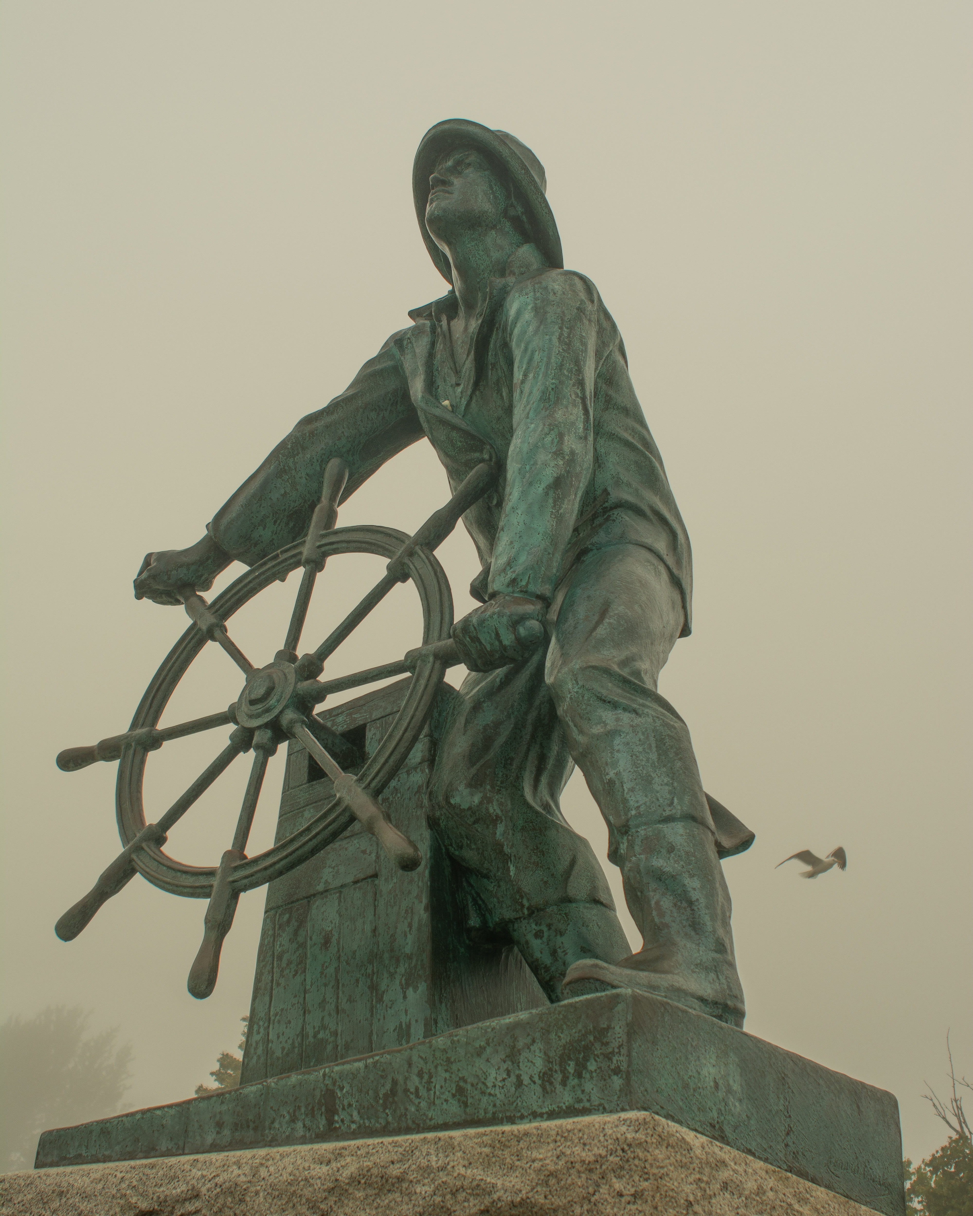craft, male likeness, gloucester, memorial, low angle view, human representation, history, seaside, architecture, fisherman, man at the wheel, creativity, Phone HD Wallpaper