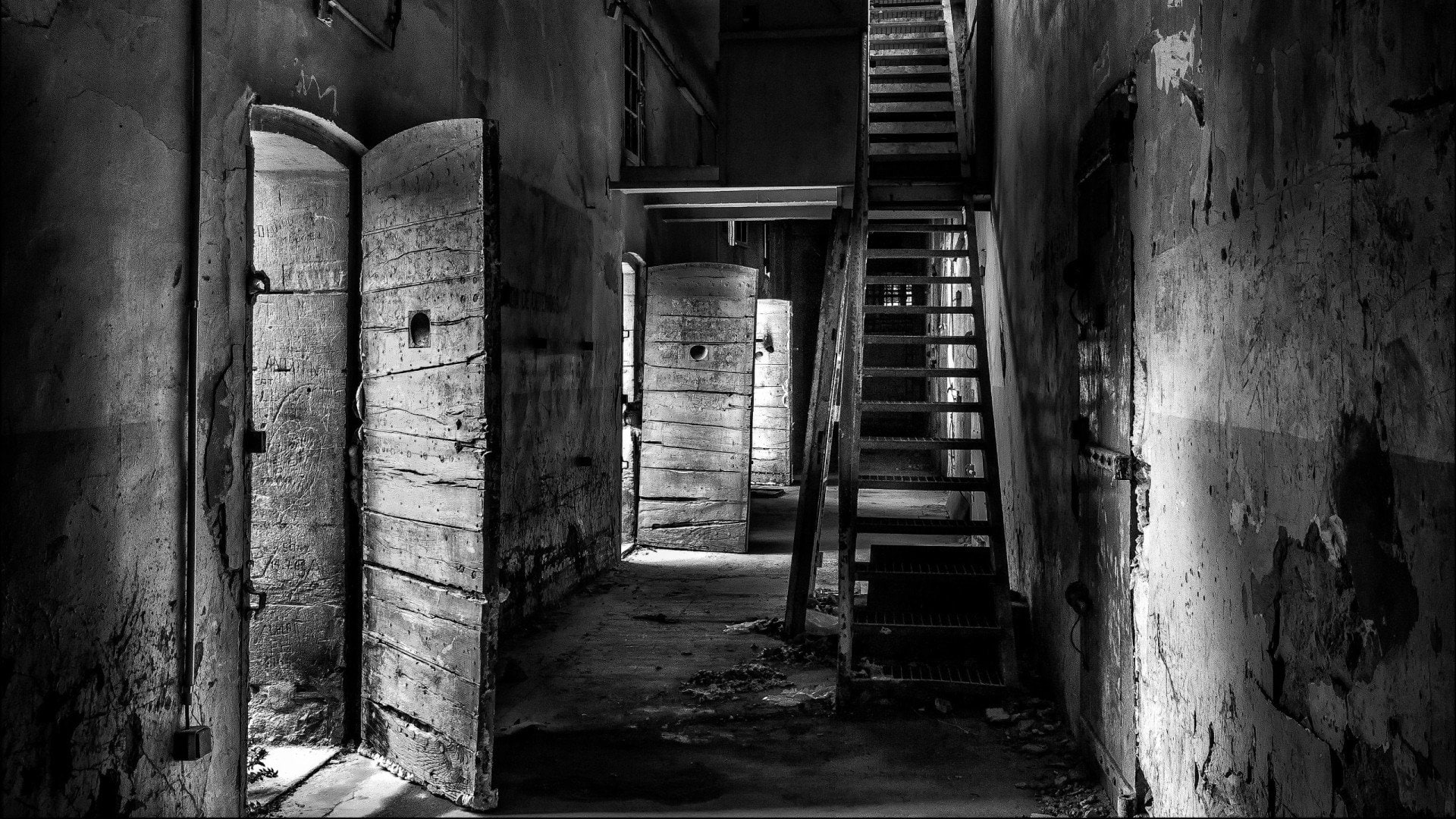 no people, day, building, arcade, architecture, entrance, 1080P, monochrome building architecture abandoned prisons prison door stairs hdr hallway, decline, HD Wallpaper
