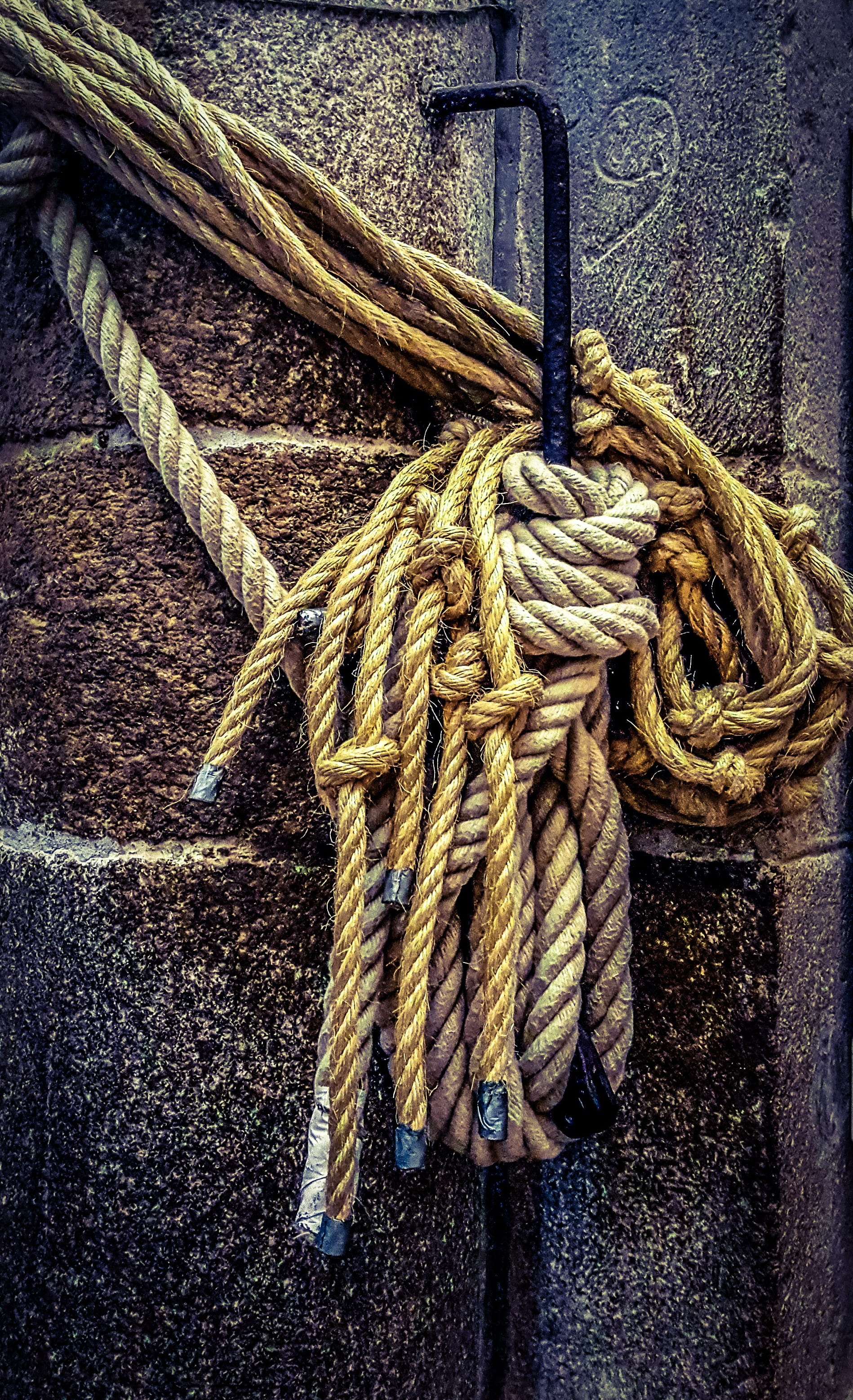 high angle view, pattern, connection, botafumeiro, close-up, no people, strength, ropes, brown, twisted, hanging, spain, tied knot, wood - material, wooden post, Phone HD Wallpaper