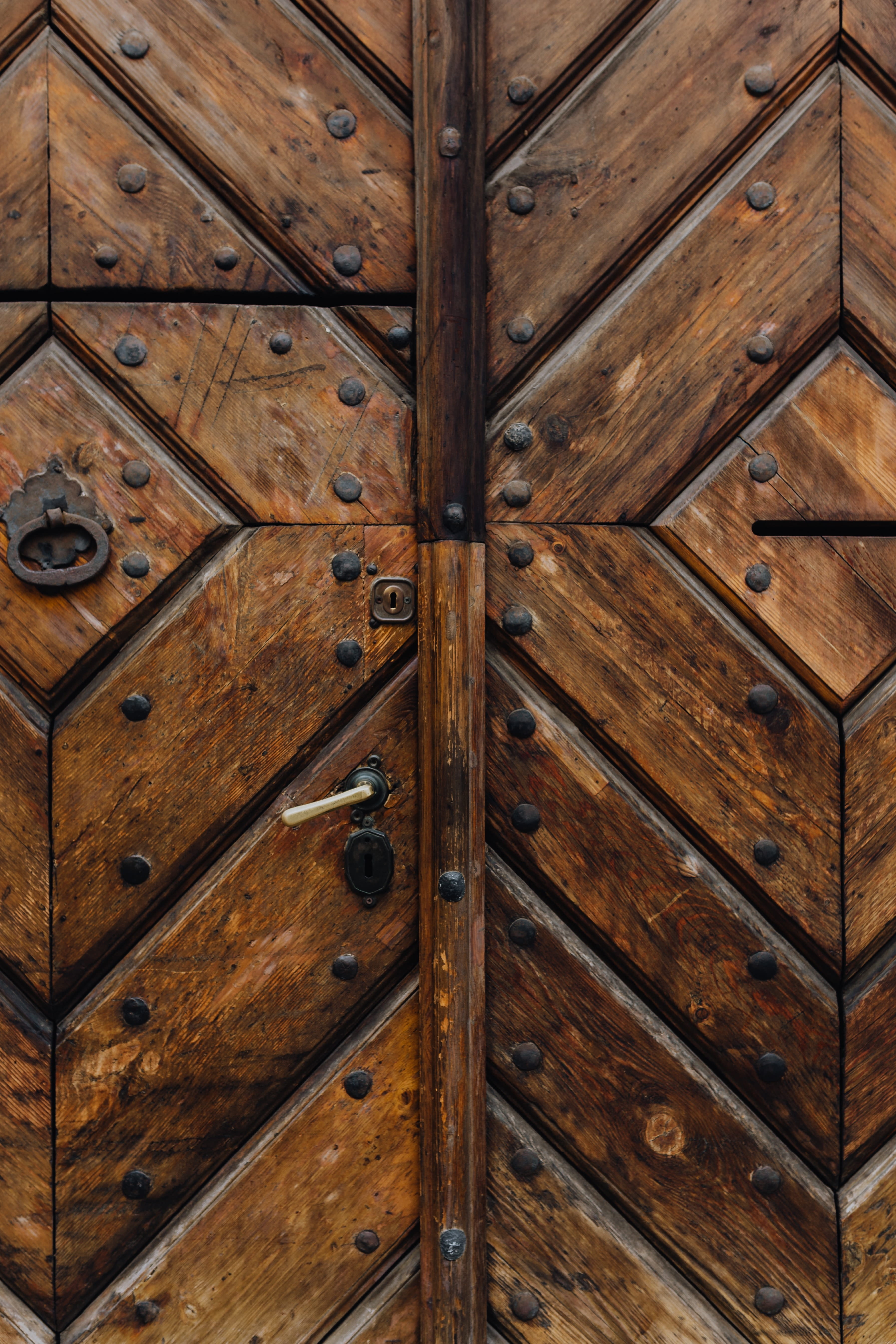 indoors, no people, ornamented, close-up, retro, pattern, closed, safety, 5K, brown, wood grain, rappers, sculpted, metal, wooden, security, wood - material, Phone HD Wallpaper