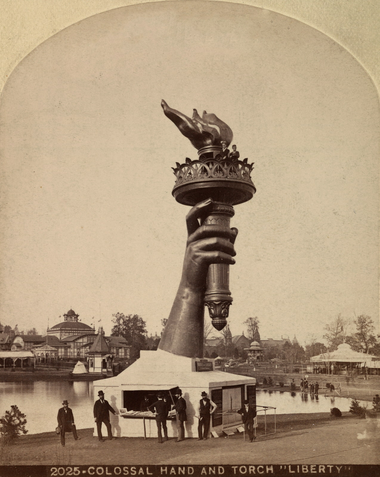 Top Hat, People, Statue Of Liberty, history, French, USA, women, Old Building, text, lake, architecture, building, 720P, sepia, Portrait Display, Philadelphia, Phone HD Wallpaper