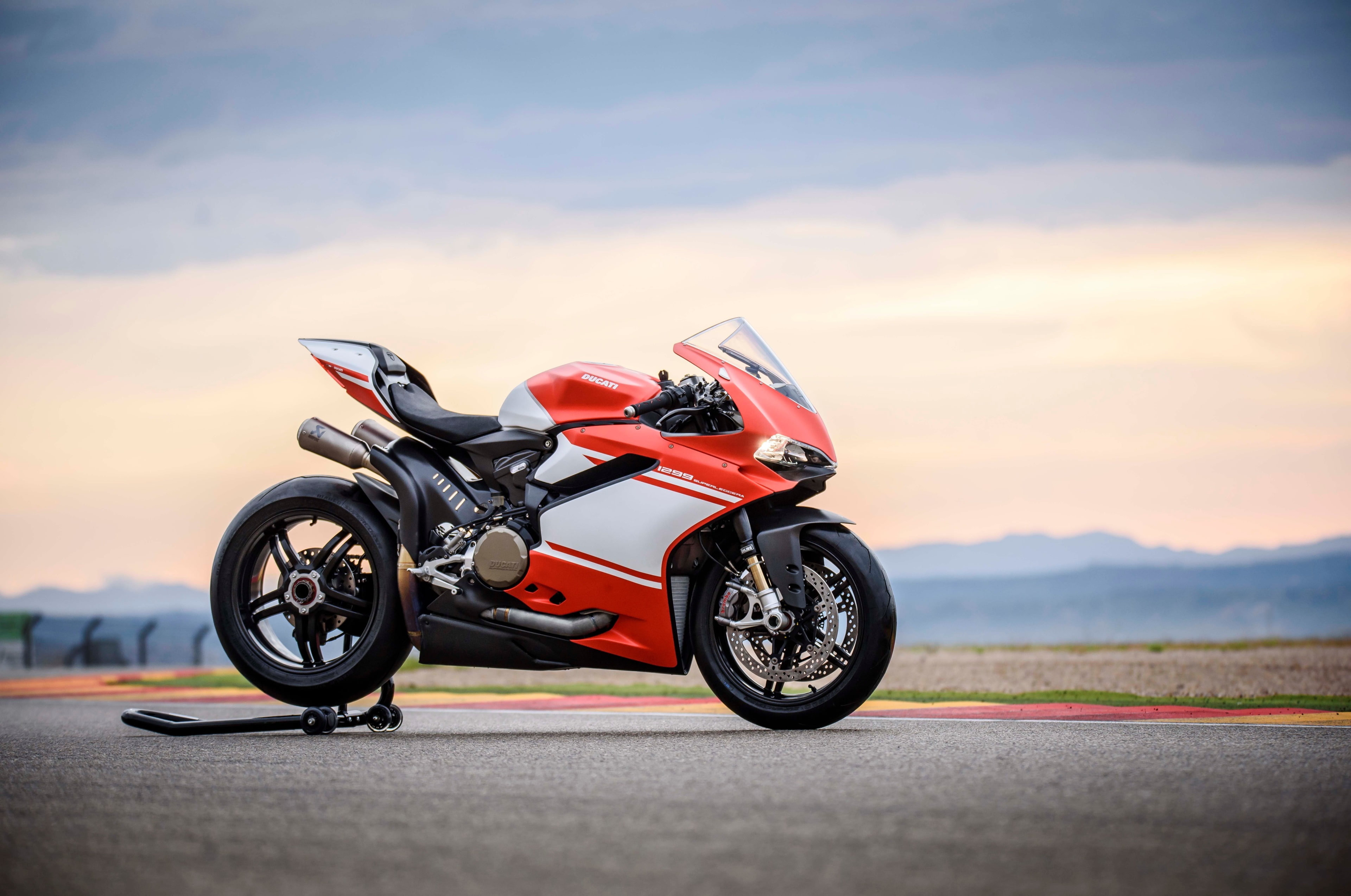 motorcycle, driving, sports equipment, riding, cloud - sky, biker, transportation, sports helmet, mode of transportation, one person, leather, land vehicle, HD Wallpaper