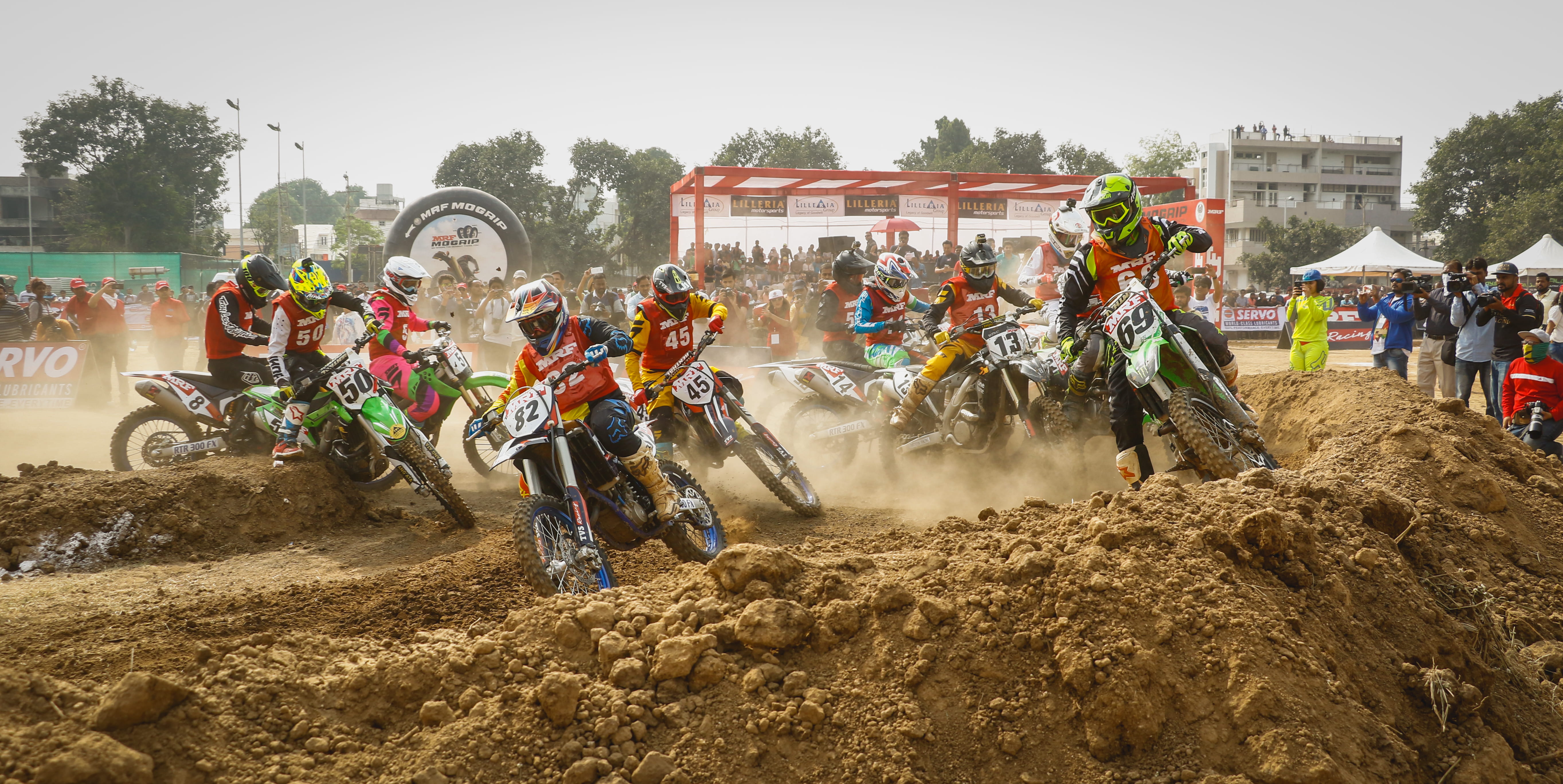 men, real people, group of people, sports race, motocross, day, dust, leisure activity, architecture, 5K, sport, motion, spraying, dirt, land vehicle, HD Wallpaper