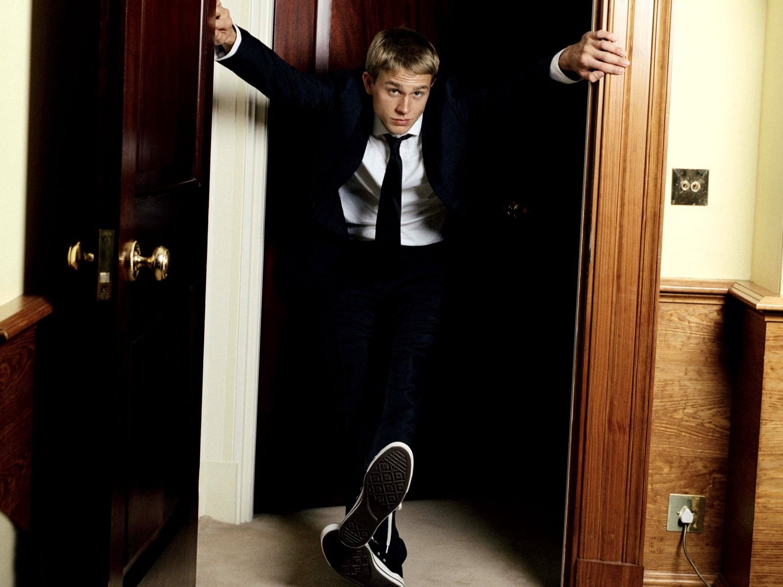 one Man Only, tie, male Beauty, elegance, emotion, full length, black, young Adult, fashion, indoors, business Person, charlie hunnam, males, door, suit, HD Wallpaper
