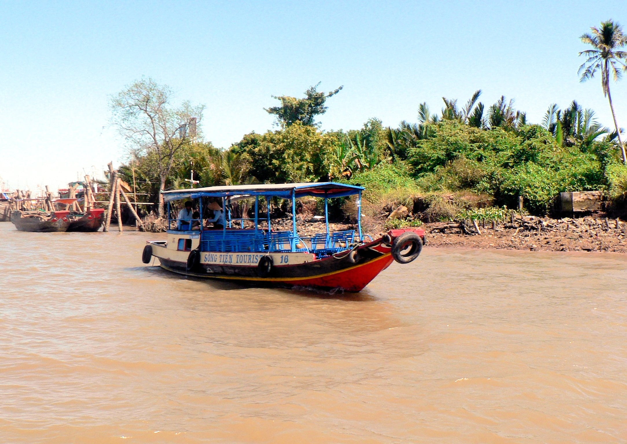 passenger craft, clear sky, waterfront, travel, thailand, viet nam, nautical Vessel, river, men, transportation, sunlight, plant, tree, sky, boat, nature, HD Wallpaper