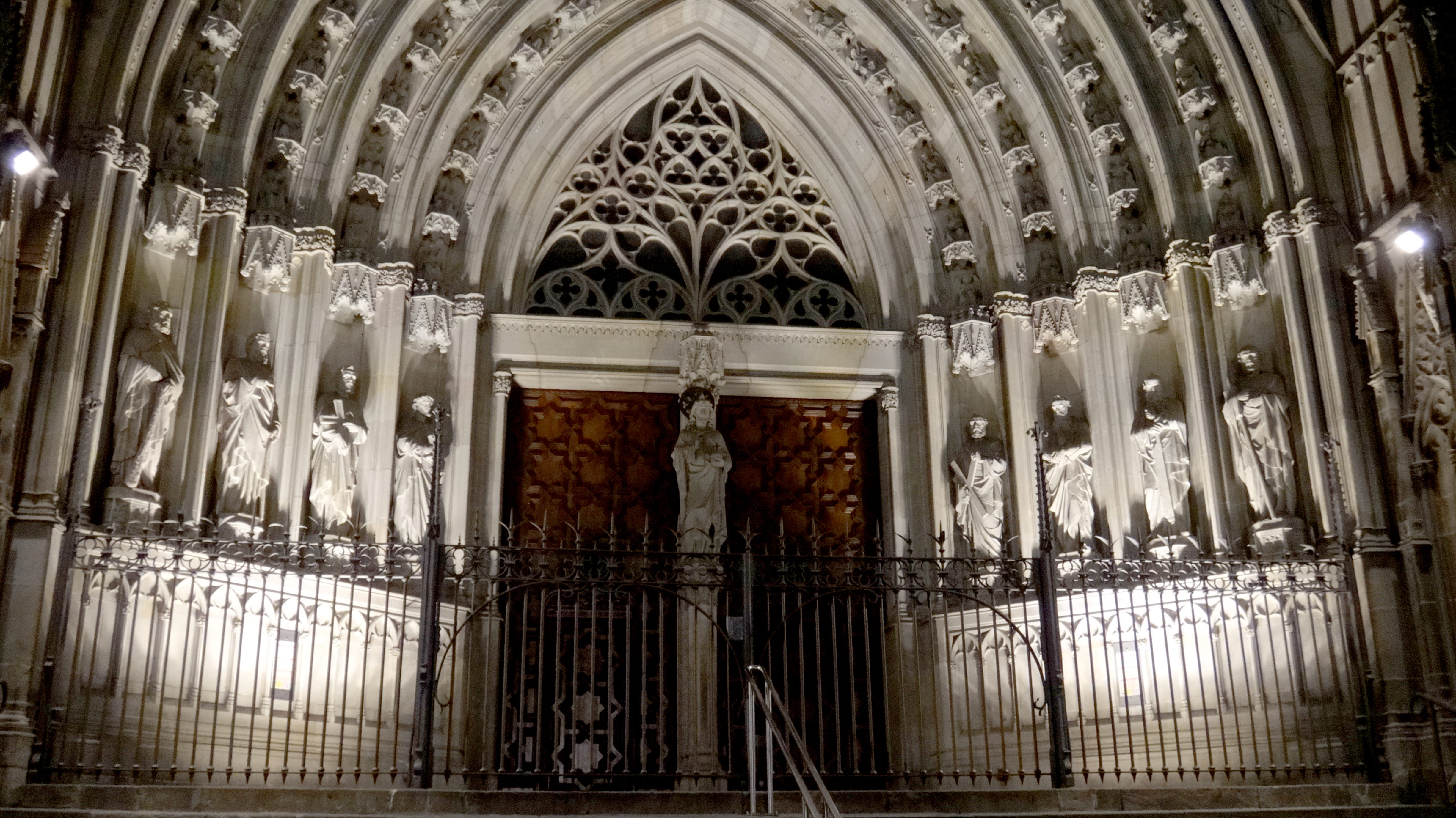 glass, basílica de santa maria del pi, contrast, gothic style, no people, saints, architecture and art, 4K, built structure, church, history, low angle view, HD Wallpaper