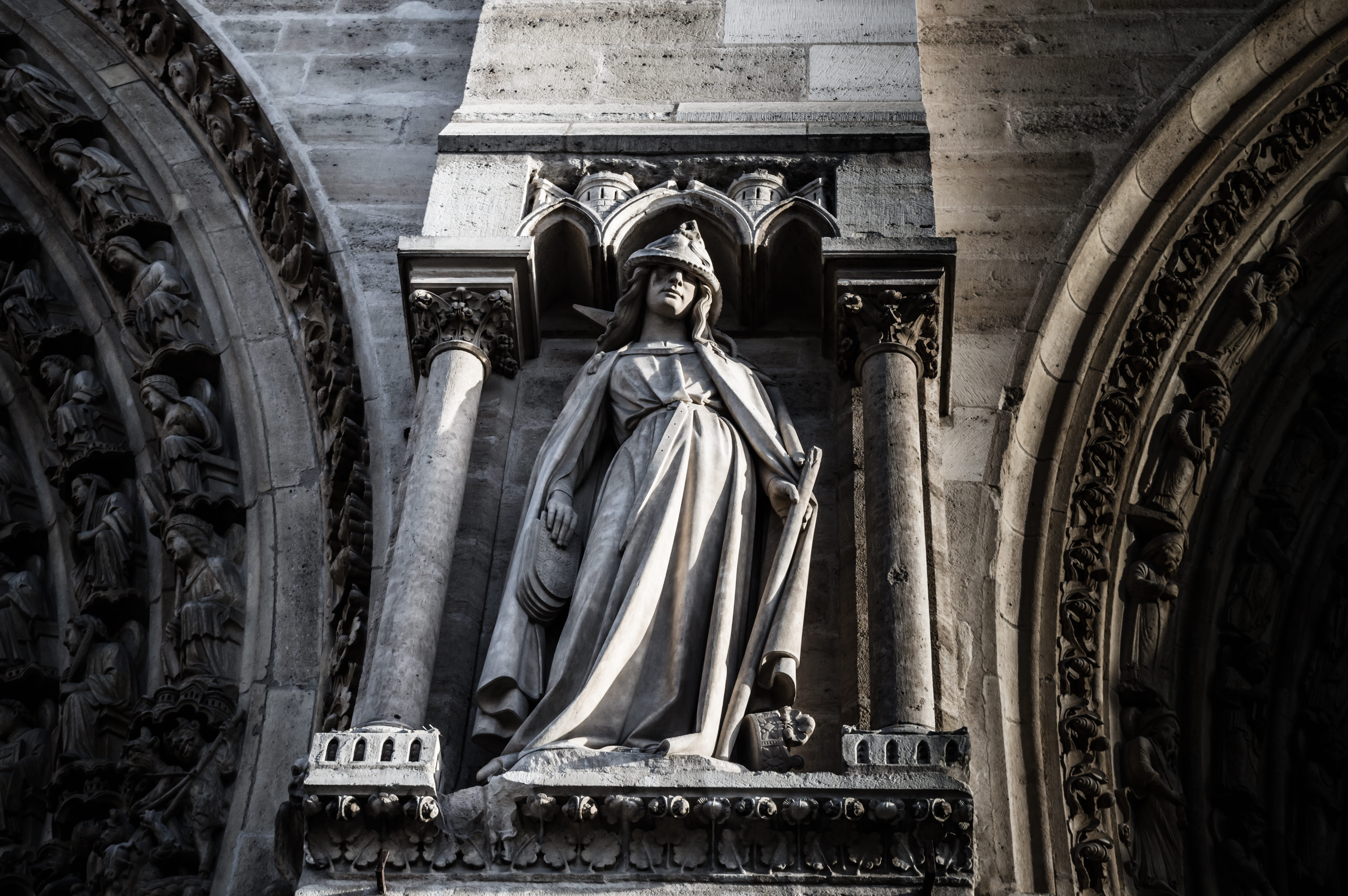 parisi, cathédrale notre-dame de paris, spirituality, christian, male likeness, building, paris, notredame, belief, stature, church, religion, statue, notre-dame, HD Wallpaper