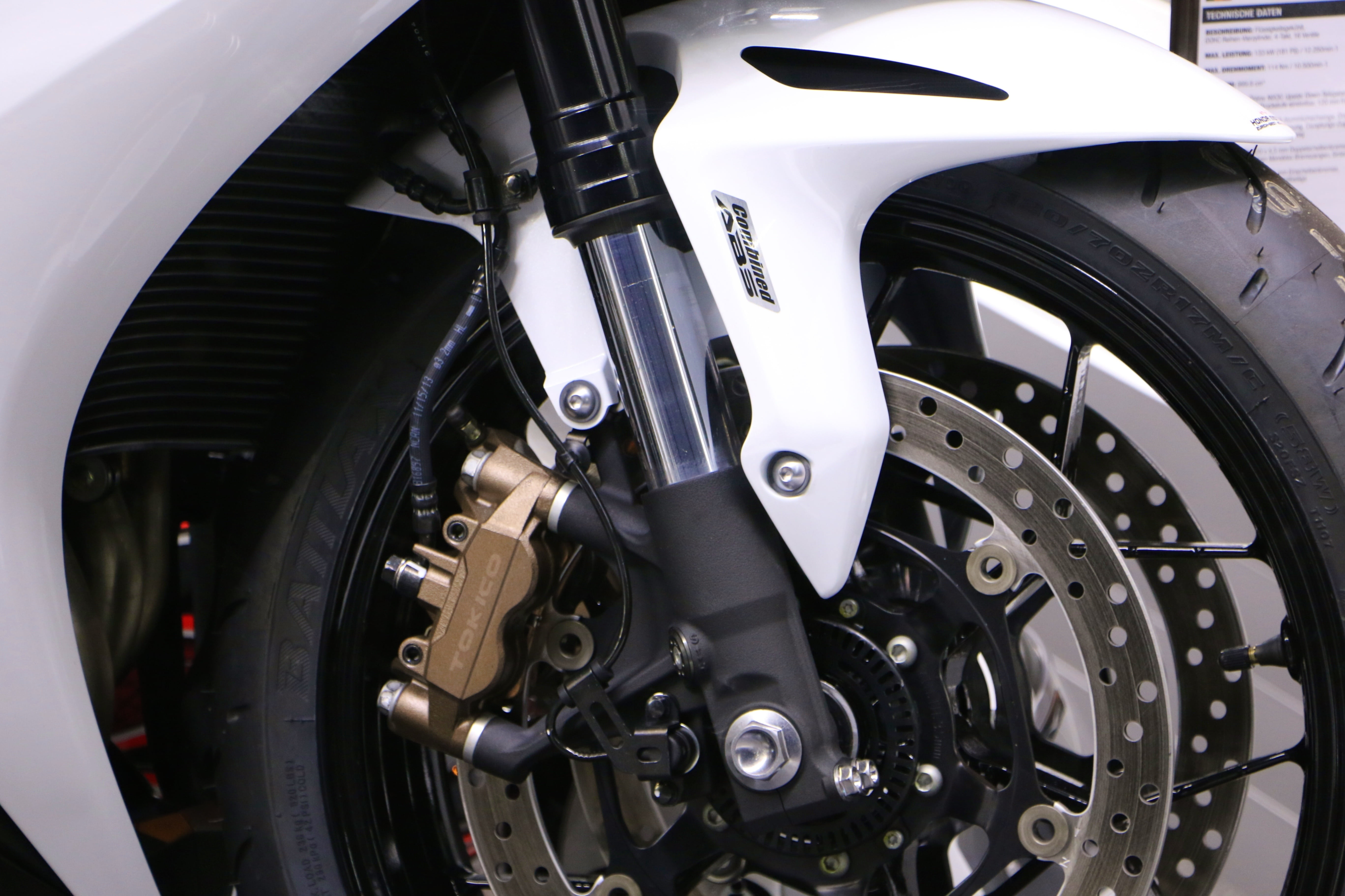 mechanic, pneu, motorcycle, close-up, black color, no people, motor vehicle, stationary, airplane, 5K, machinery, technology, wheel, car, outdoors, mode of transportation, HD Wallpaper