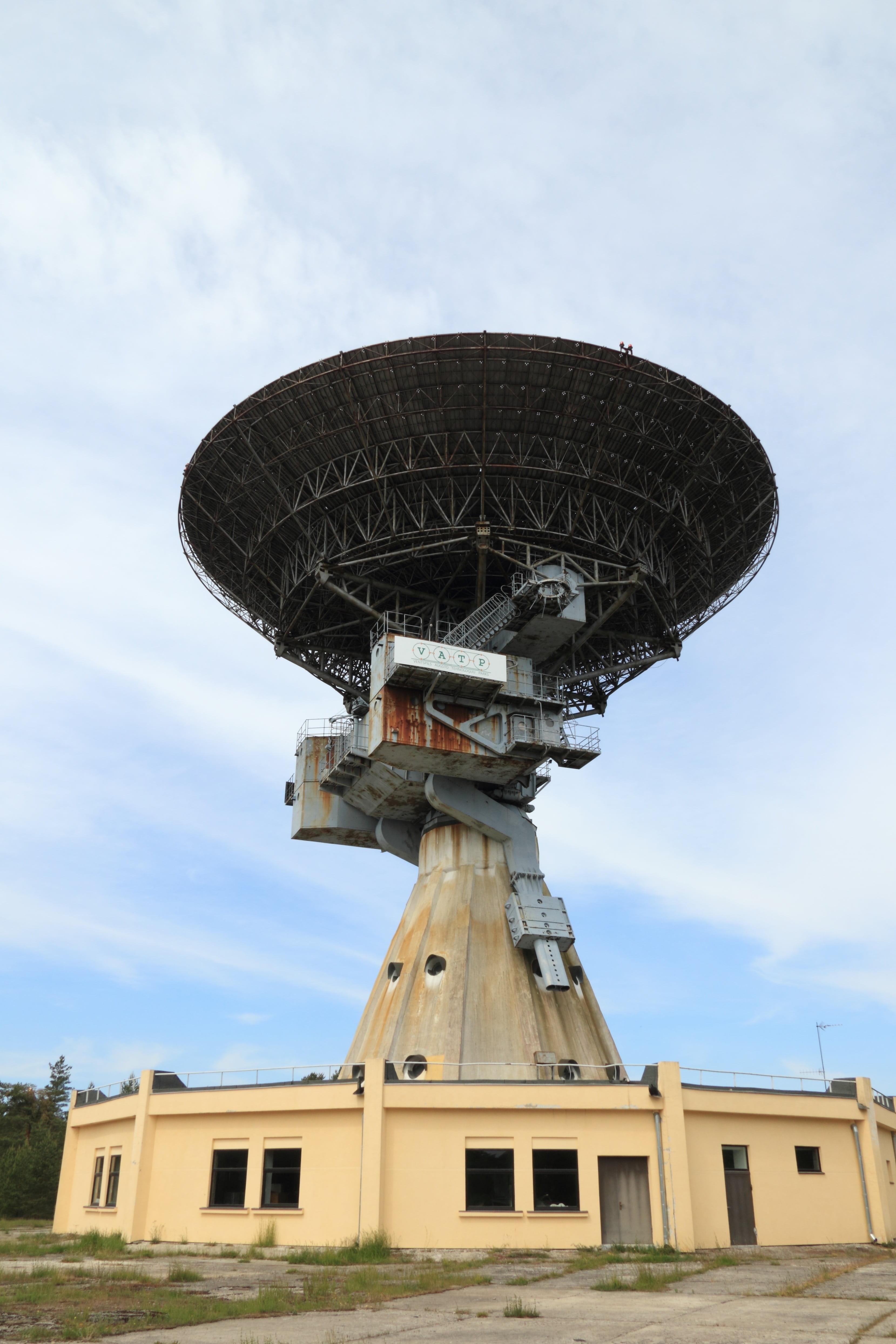 building exterior, low angle view, 32, irbene, satellite, telescope, metal, architecture, radar, research, russian, connection, radio, radio wave, sky, Phone HD Wallpaper
