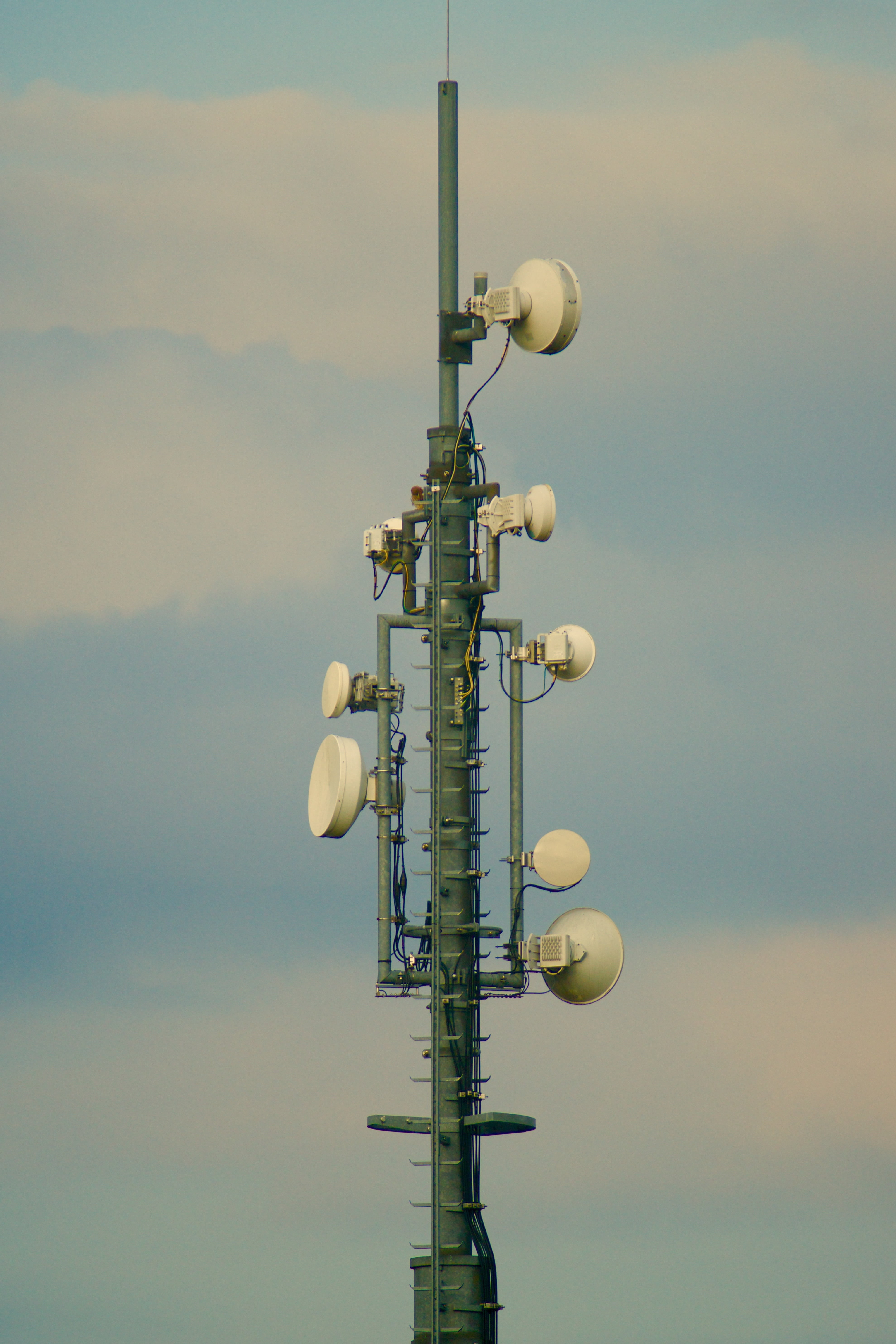 wireless Technology, broadcasting, radio, television aerial, no people, radio wave, communications Tower, telecommunications Equipment, outdoors, antenna - Aerial, Phone HD Wallpaper