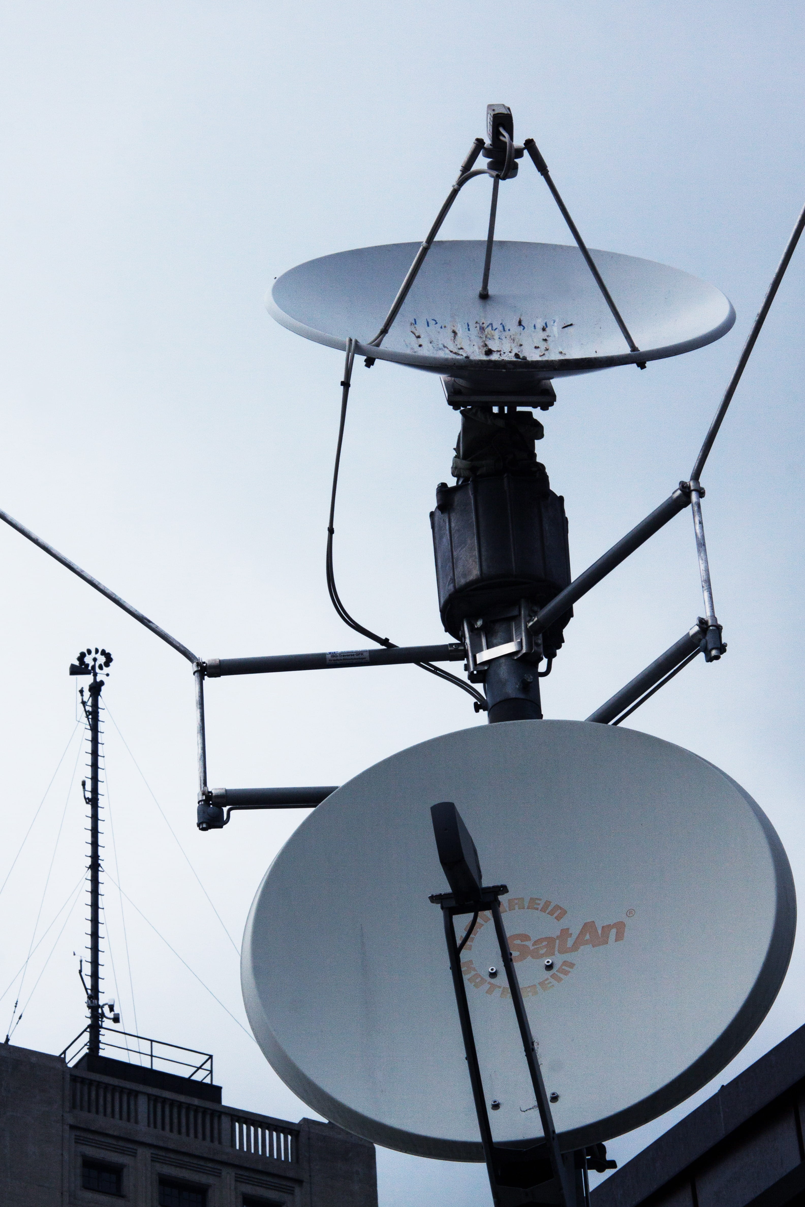 signals, television aerial, metal mast, clear sky, antenna - aerial, day, architecture, wireless technology, nature, radio, no people, roof antenna, 4K, Phone HD Wallpaper