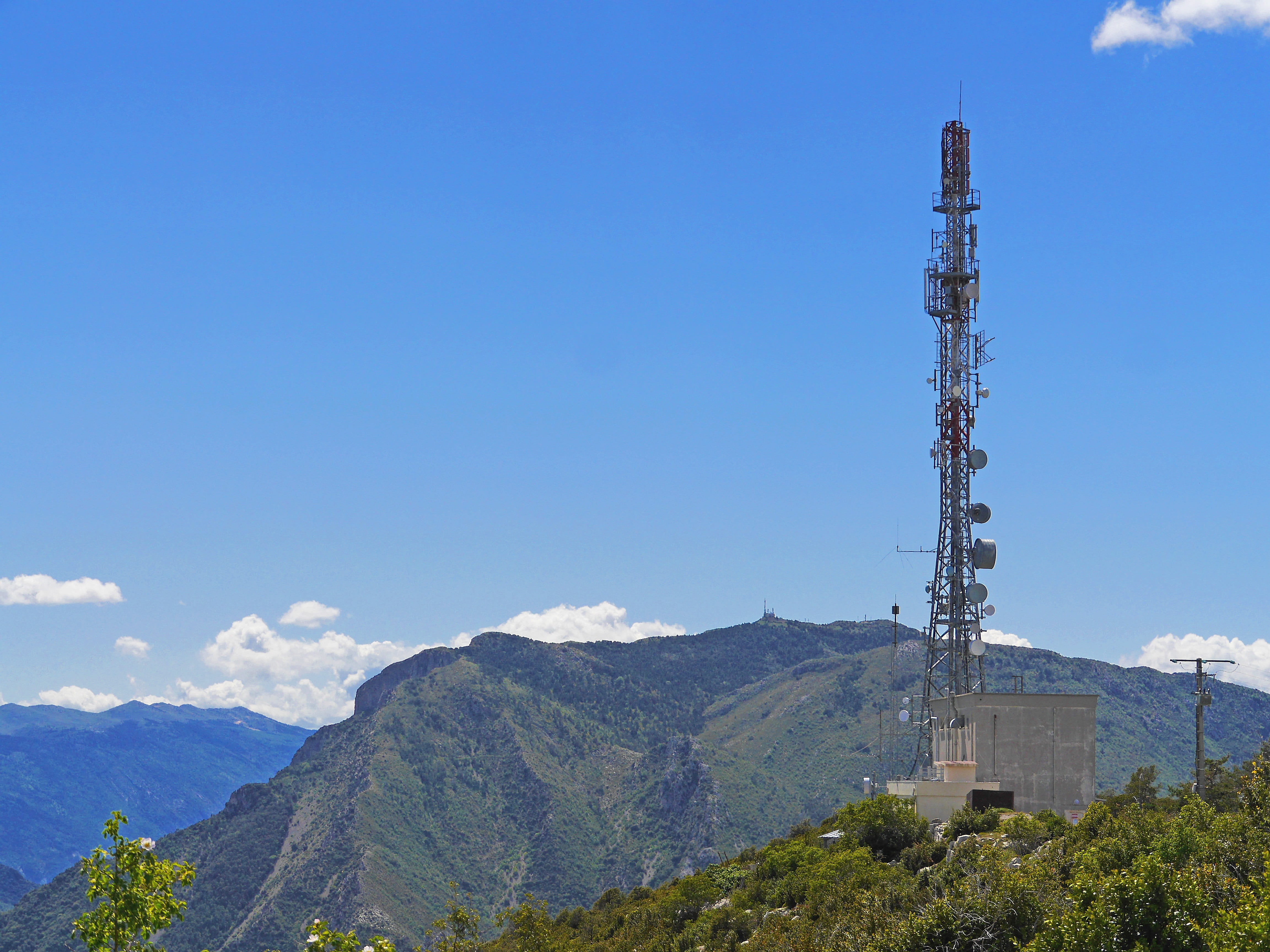 tree, rugged, mountain, day, blue, built structure, mobile, utelle, sky, tower, bowls, mountains, beauty in nature, sunlight, converter, telecommunications, HD Wallpaper