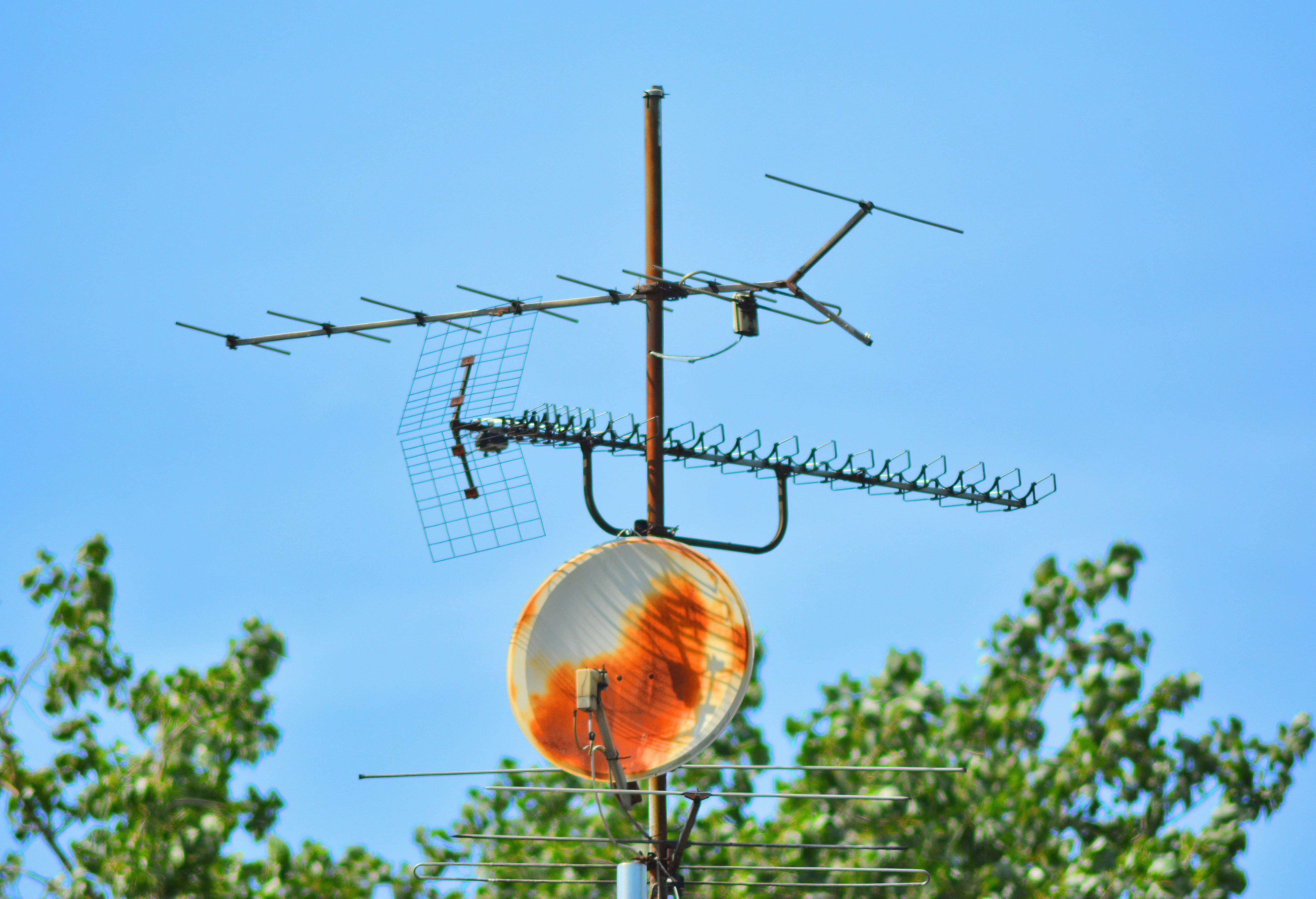 day, satellite reception, blue, environment, sunny, electricity, communication, fuel and power generation, old, tv antenna, weathered, historically, daytime, HD Wallpaper