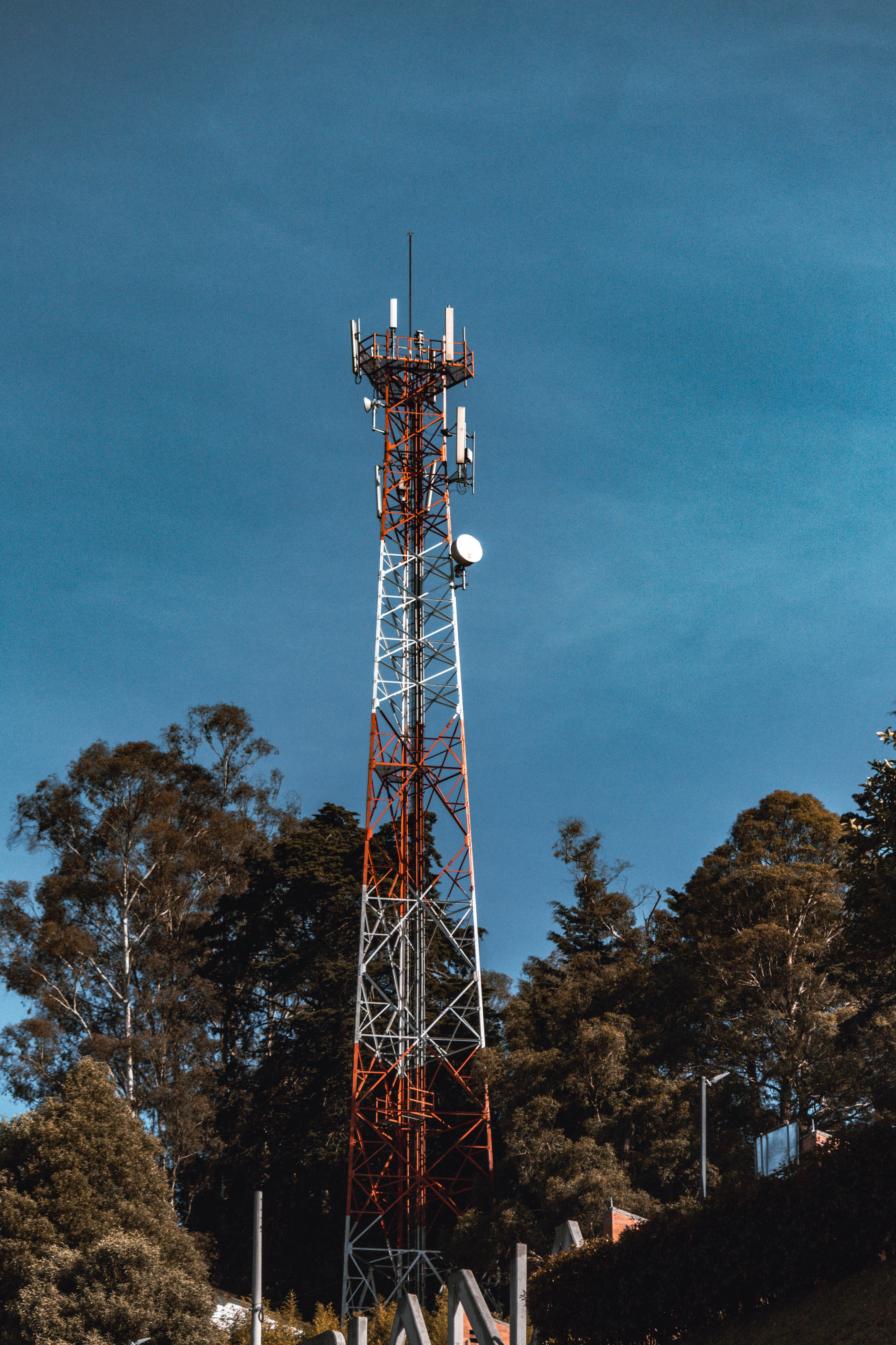 blue, trees, architecture, red, radio wave, sky, metal, tree, tall - high, broadcasting, satellite dish, outdoors, satellite, building, communication, nature, Phone HD Wallpaper