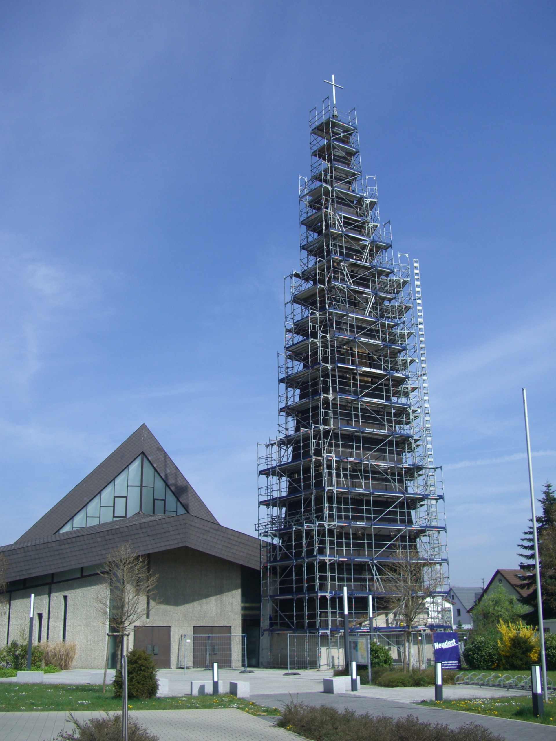 tall - high, tree, office building exterior, langenau, architecture, 2K, grey, blue, scaffold, plant, fair faced concrete, slate, forecourt, spire, great, Phone HD Wallpaper