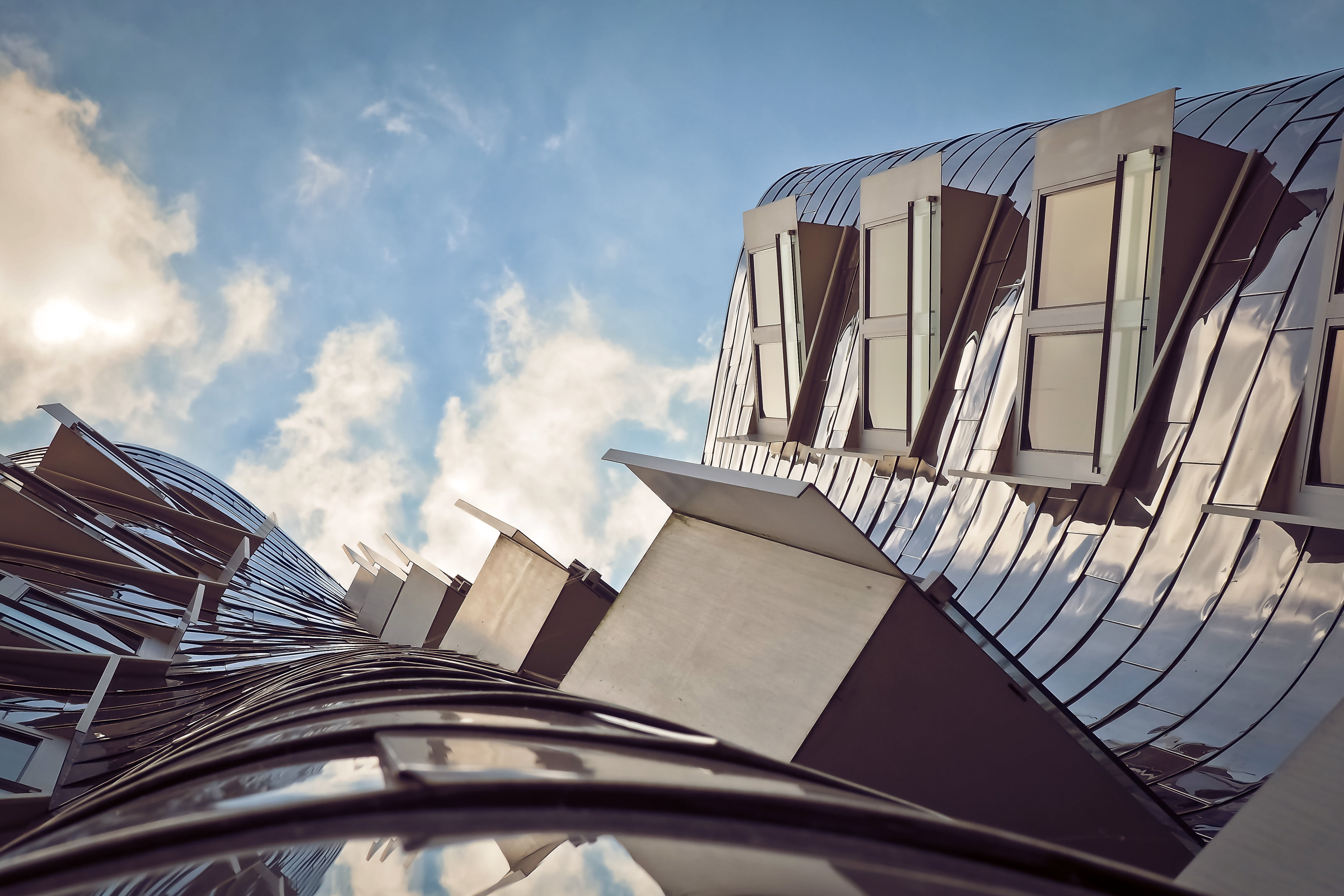 düsseldorf, metal, surreal, glass - material, nature, day, building exterior, residential district, facade, office, building, gehry, low angle shot, abstract, HD Wallpaper