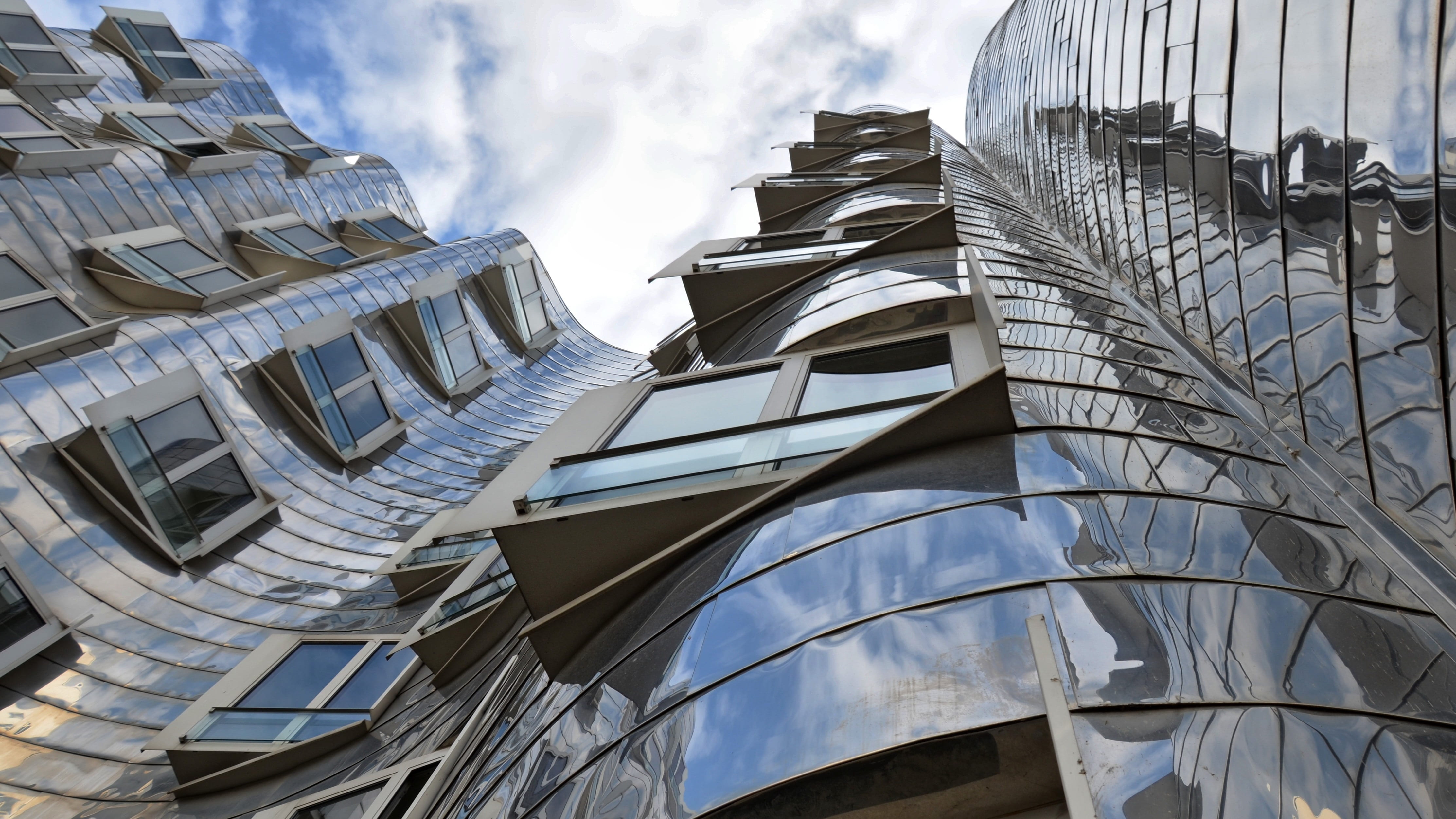 reflection, 4K, düsseldorf, photography, gehry, skyscraper, built structure, low angle view, luxury, city, day, low, chrome, industry, building, outdoors, HD Wallpaper