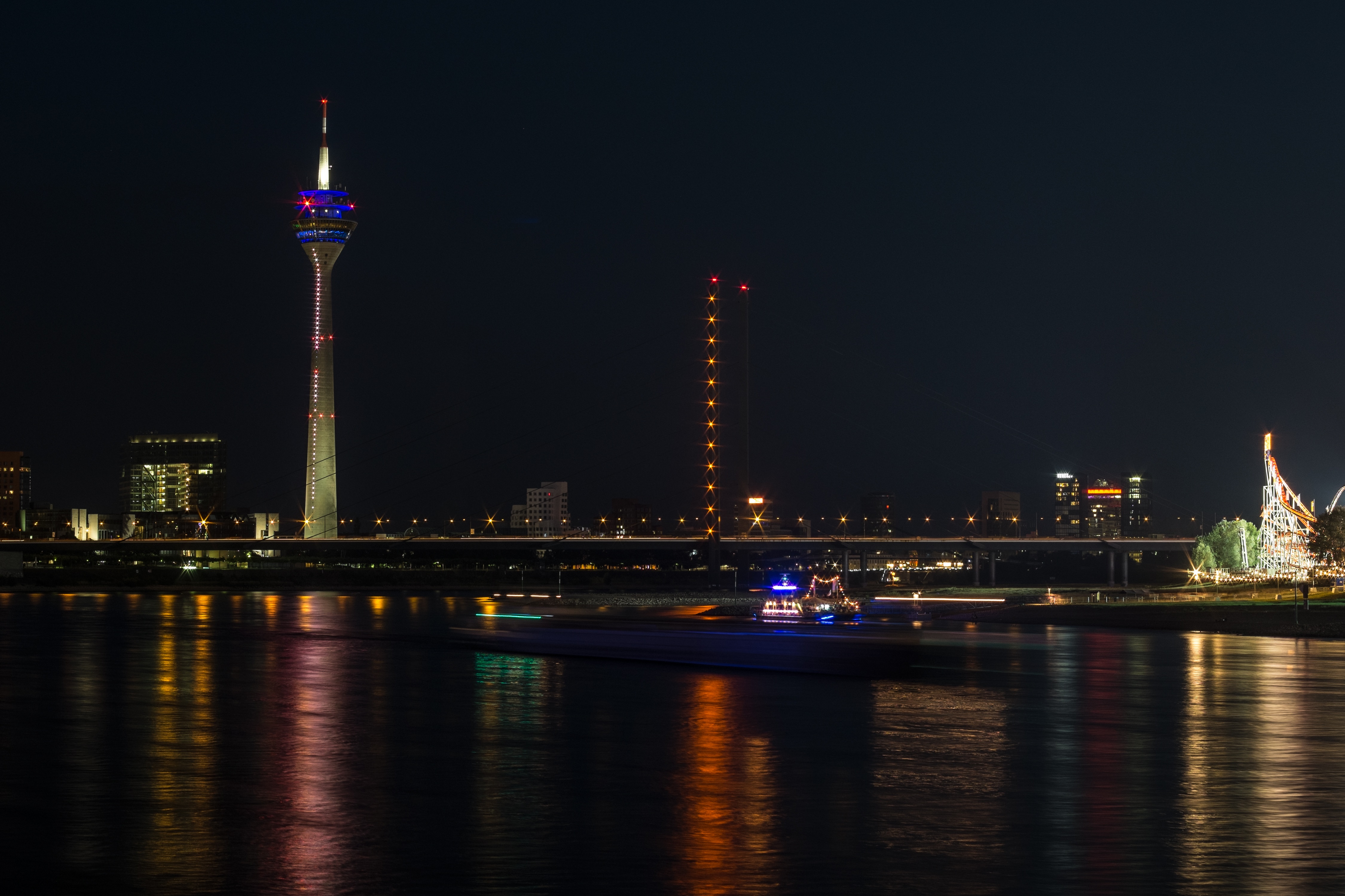 travel, light, sky, water, spire, building, modern, 4K, night, skyscraper, düsseldorf, tall - high, travel destinations, skyline, river, outdoors, city, HD Wallpaper