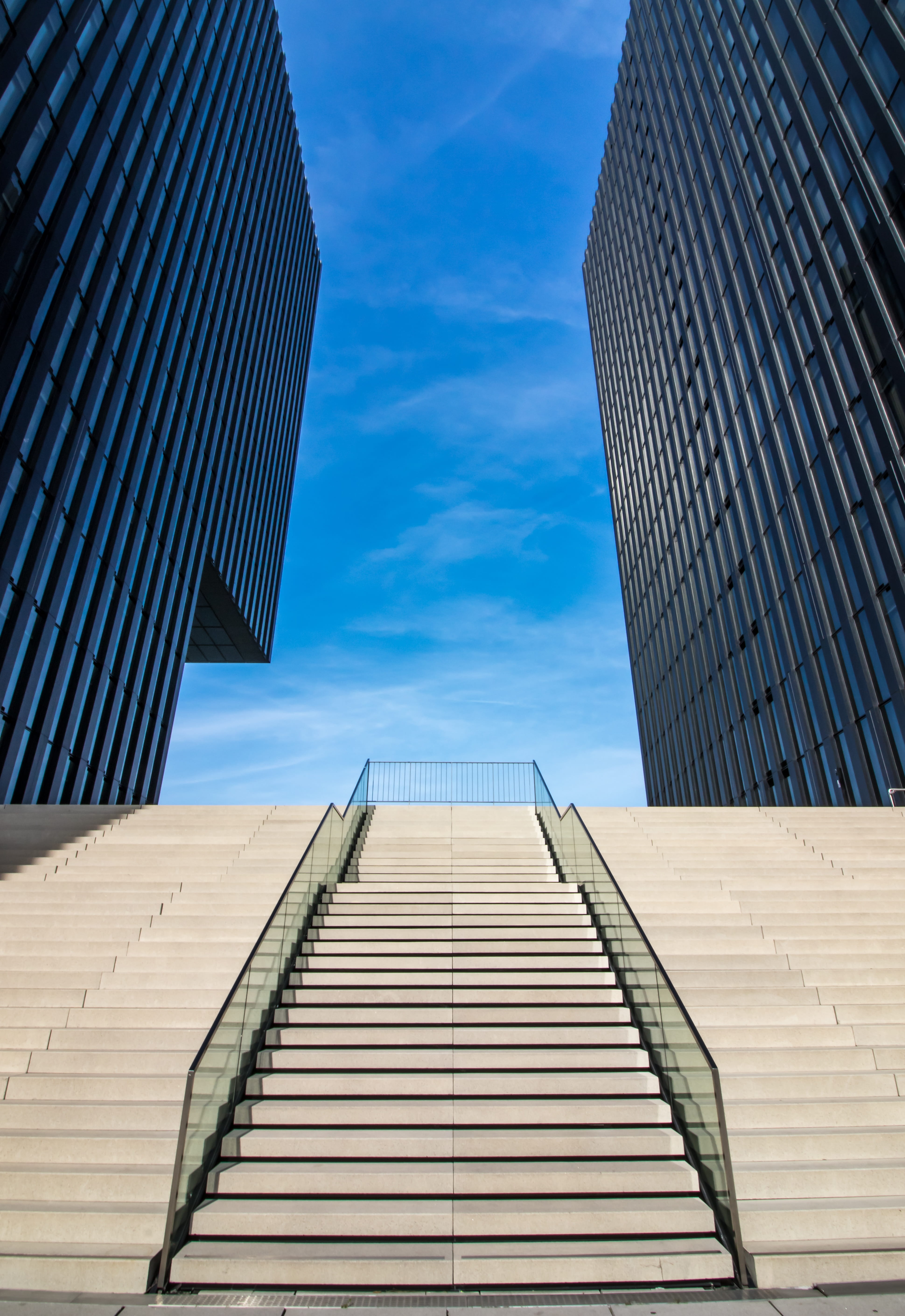 directly below, low angle view, modern, outdoors, nature, pattern, rhine, düsseldorf, cloud - sky, direction, sky, city, media harbour, no people, port, Phone HD Wallpaper