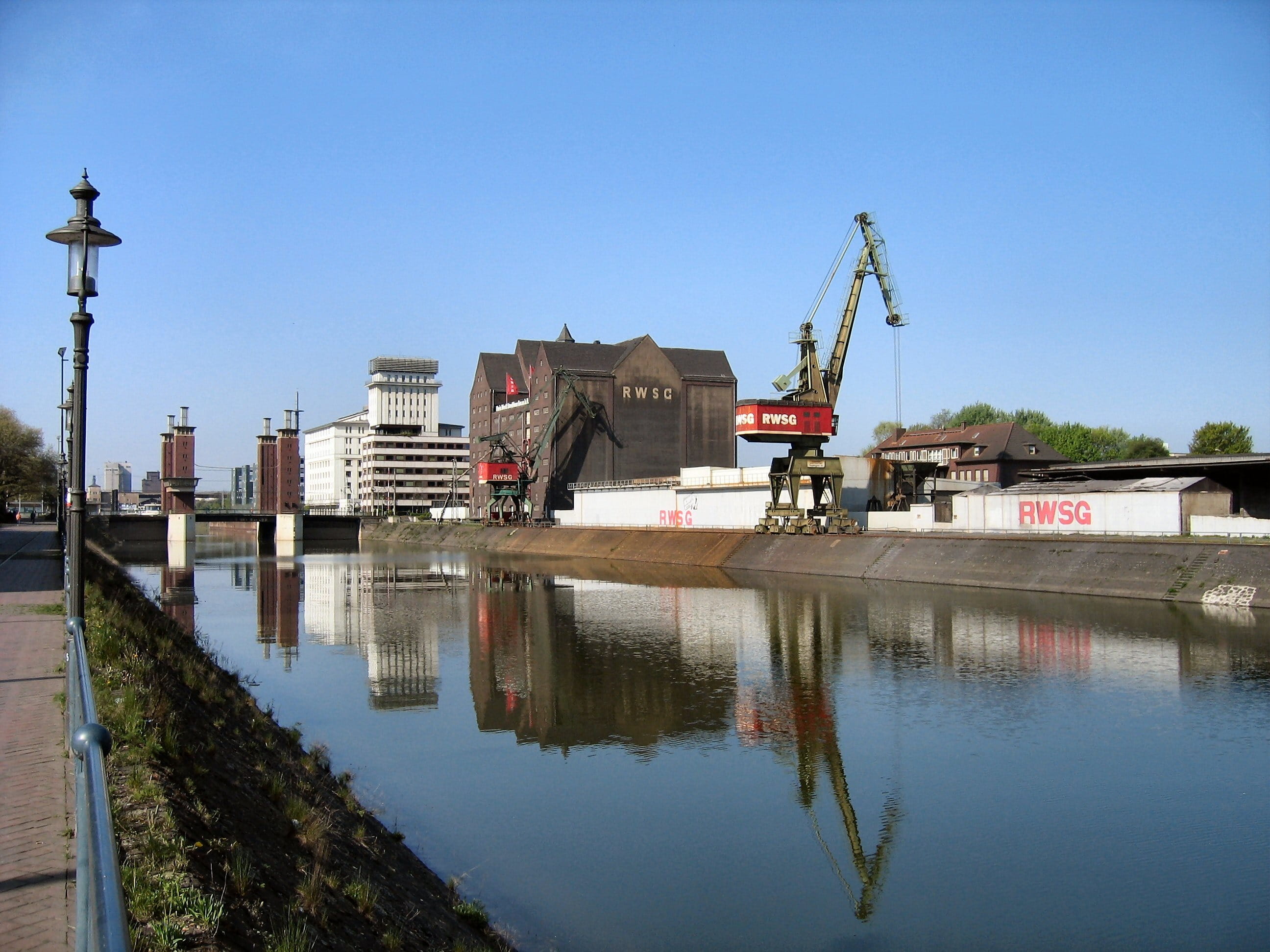 crane, clear sky, reflection, sky, built structure, building exterior, industry, canal, architecture, outdoors, north rhine westphalia, Duisburg, ruhr area, HD Wallpaper