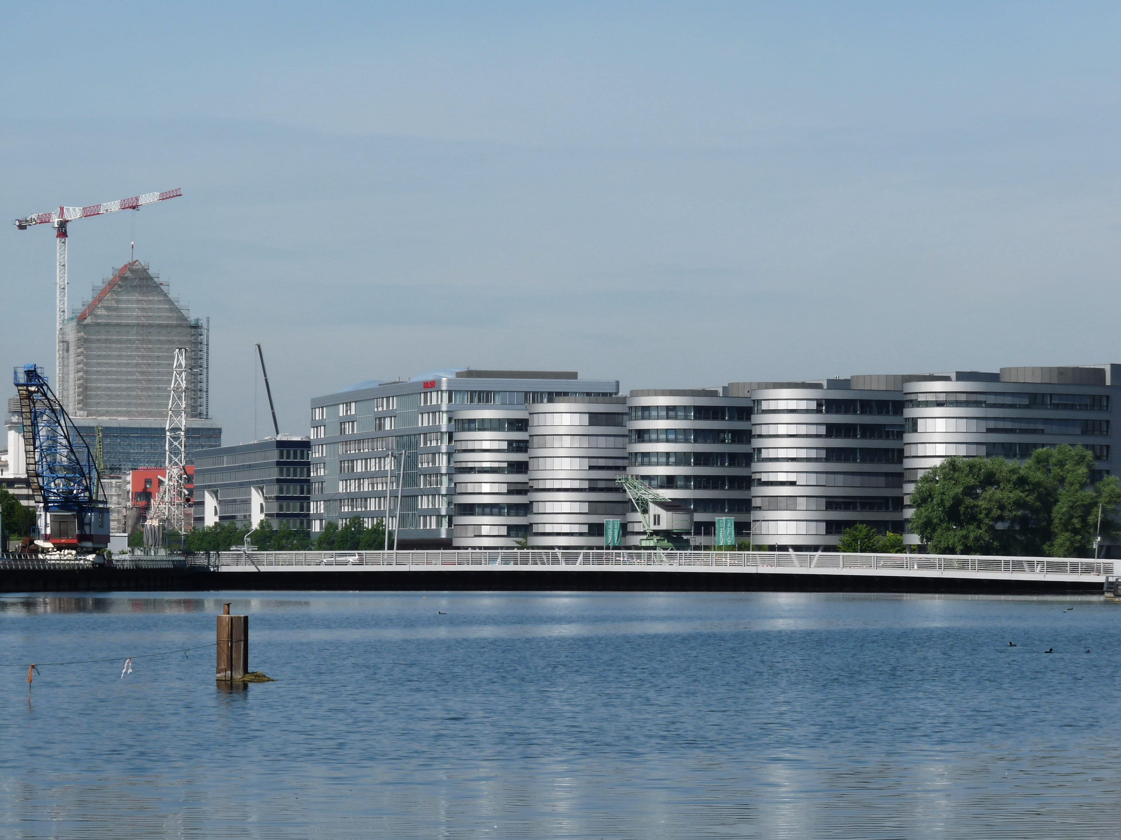 Inner Harbour, no people, north rhine westphalia, architecture, ruhr area, duisburg, inner harbour, built structure, office, reflection, sky, day, construction activity, HD Wallpaper